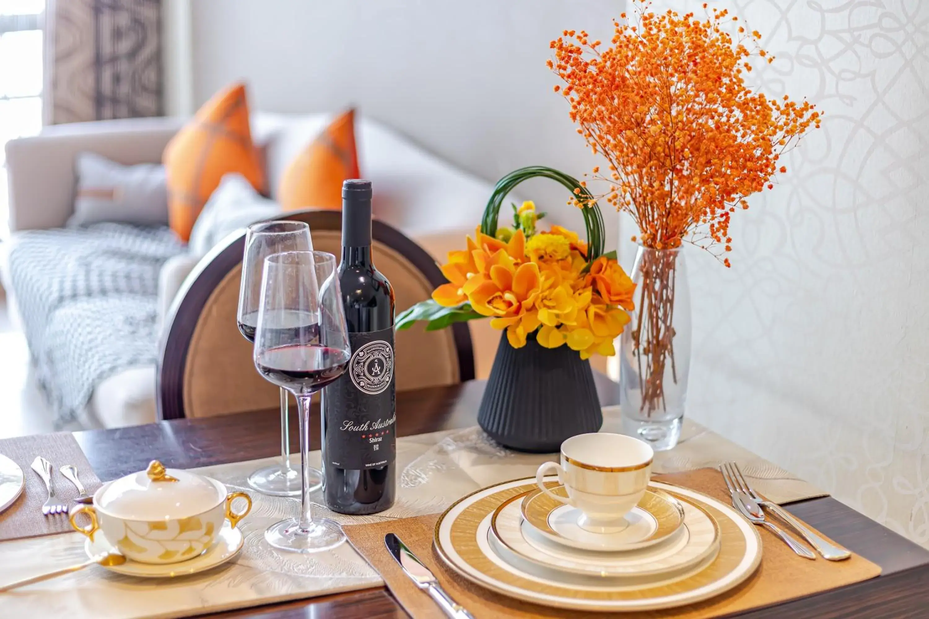 Dining area in WAIFIDEN Guangzhou Grand View Golden Palace Apartment Dining area in WAIFIDEN Guangzhou Grand View Golden Palace Apartment