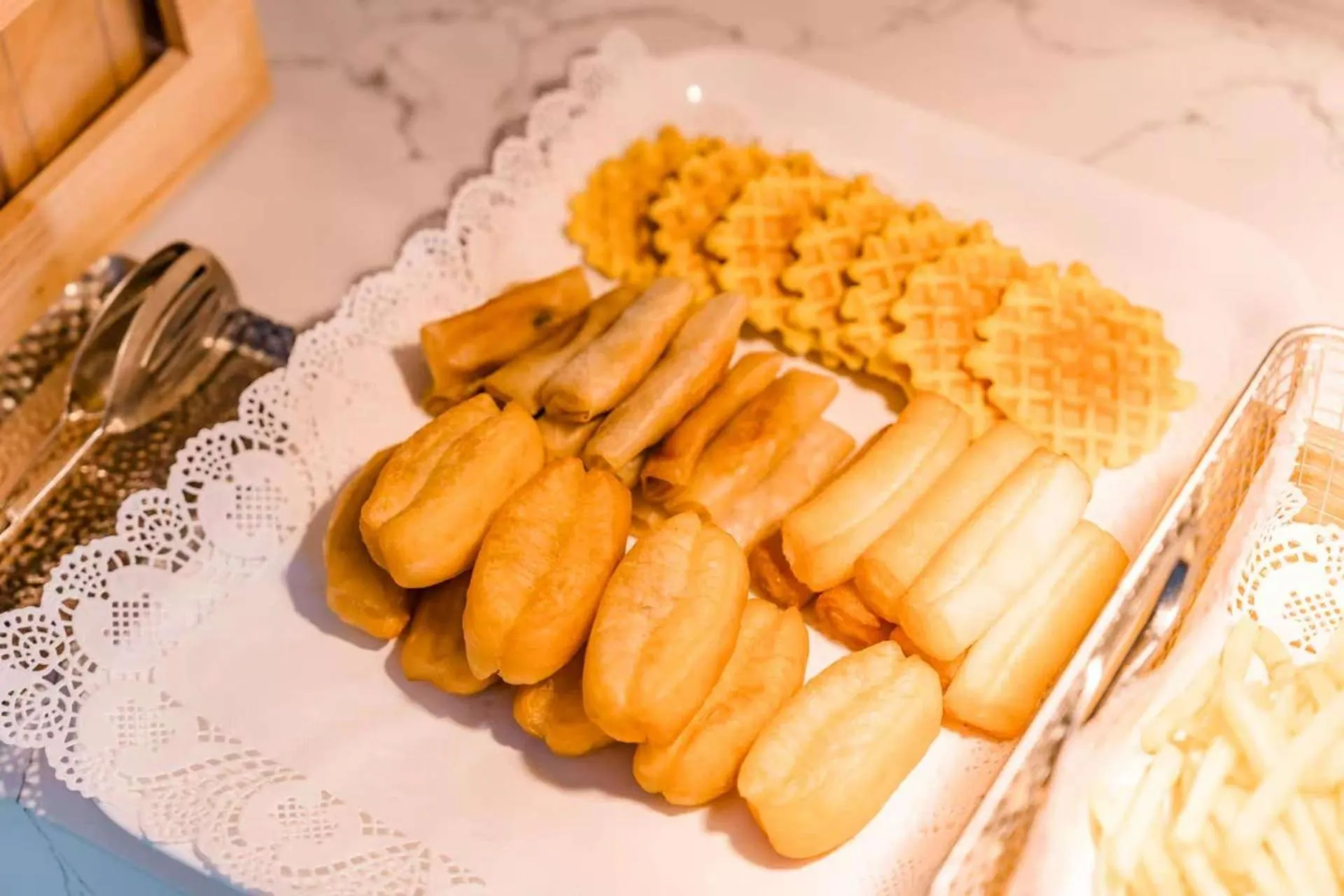 Restaurant/places to eat in WAIFIDEN Guangzhou Grand View Golden Palace Apartment