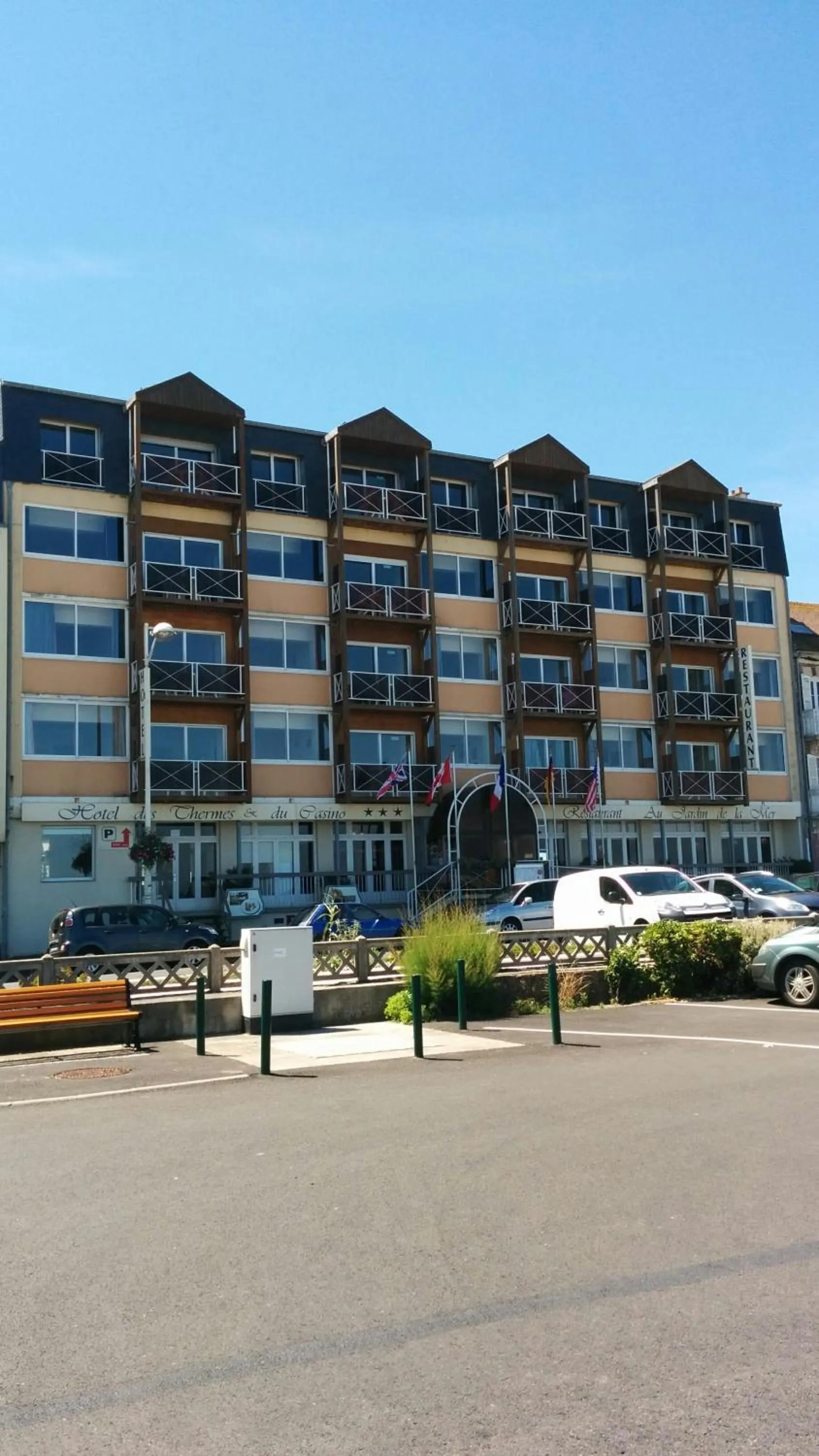 Facade/entrance in Hotel des Thermes et du Casino