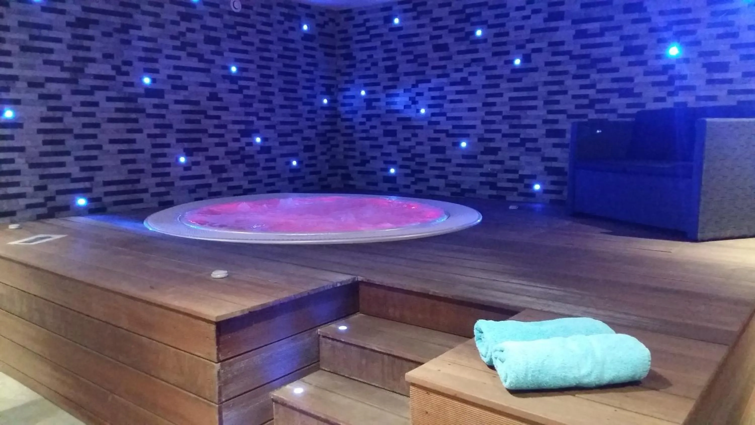 Hot Tub in Hotel des Thermes et du Casino