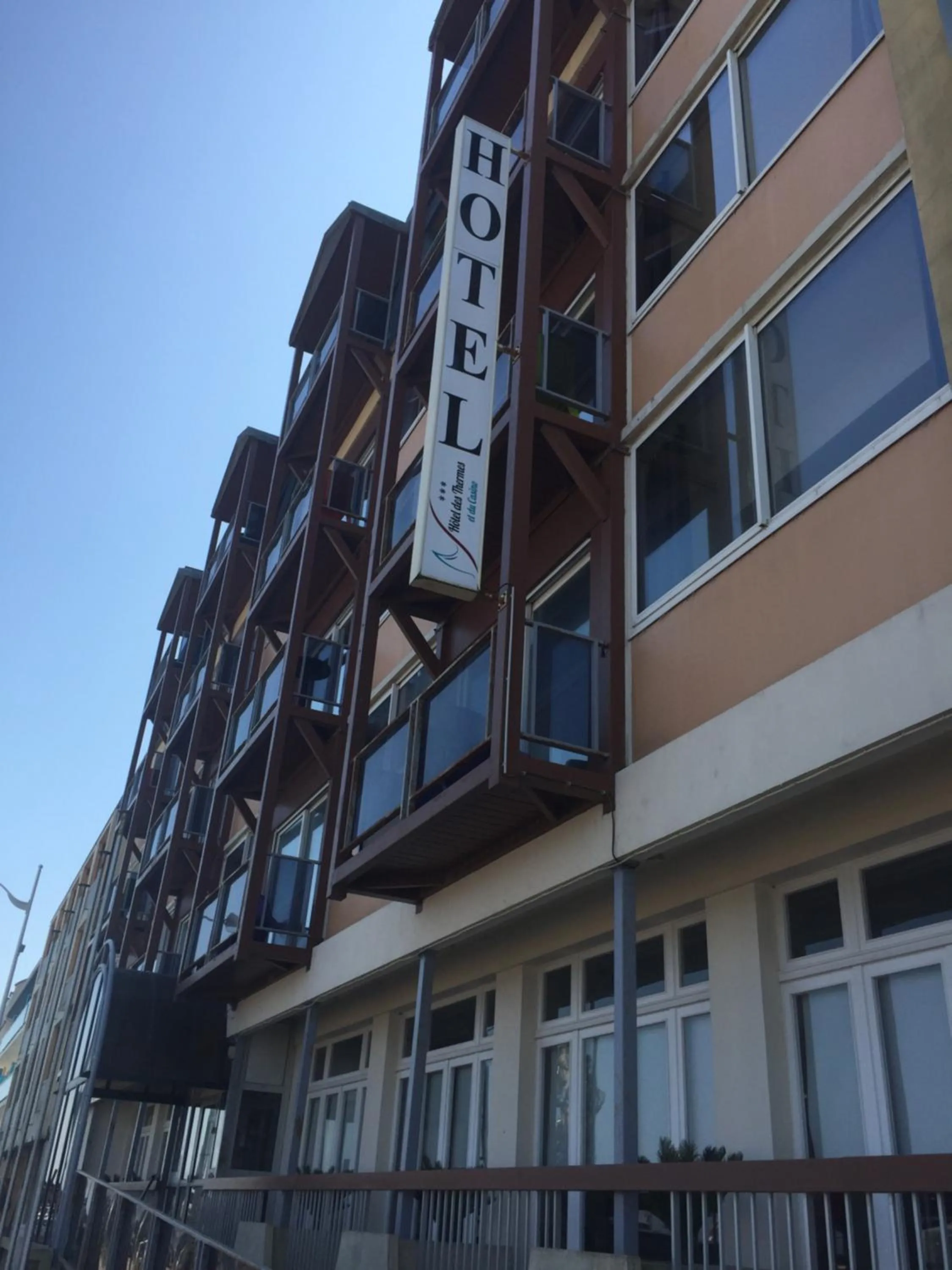 Facade/entrance in Hotel des Thermes et du Casino
