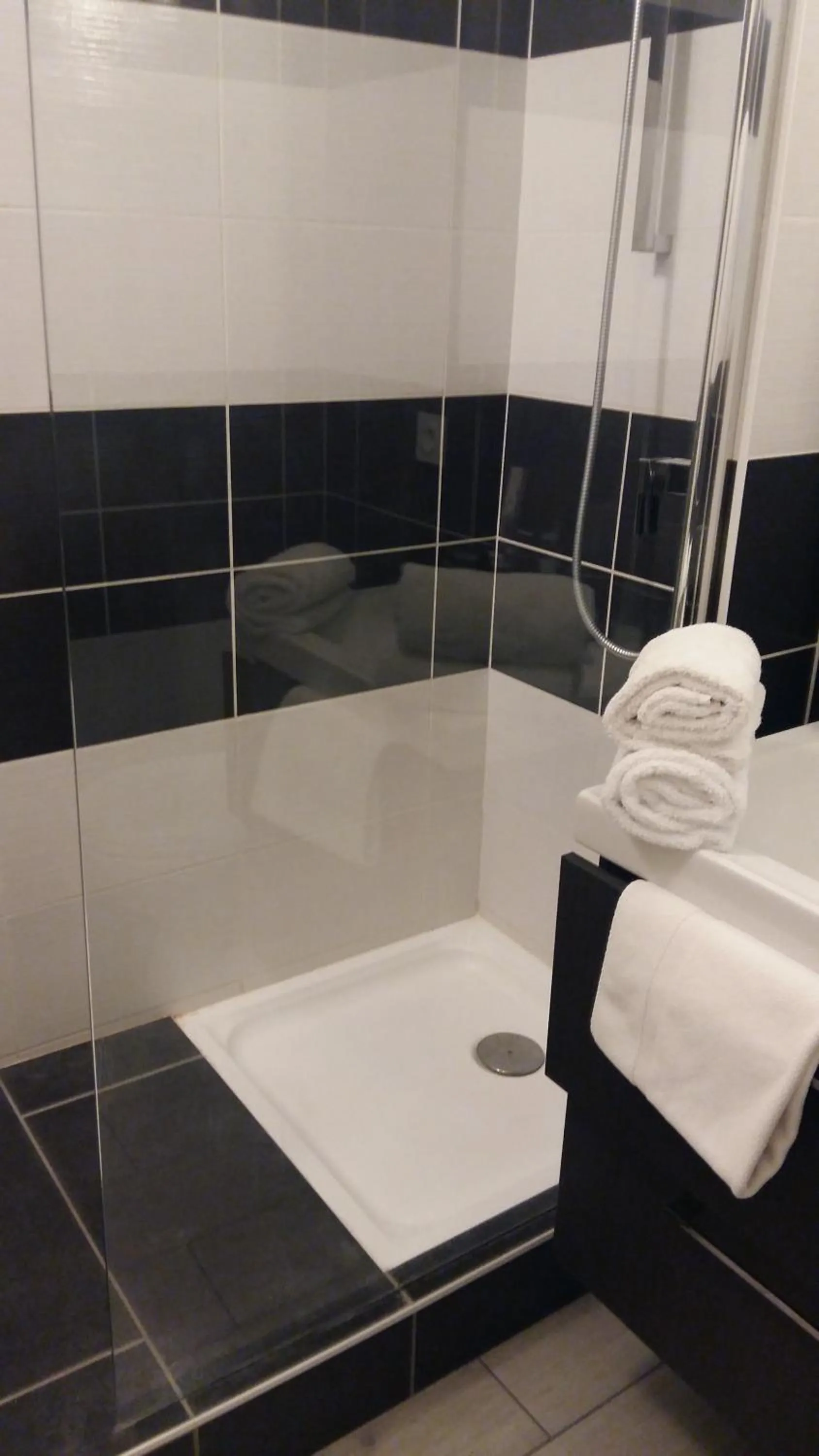 Bathroom in Hotel des Thermes et du Casino