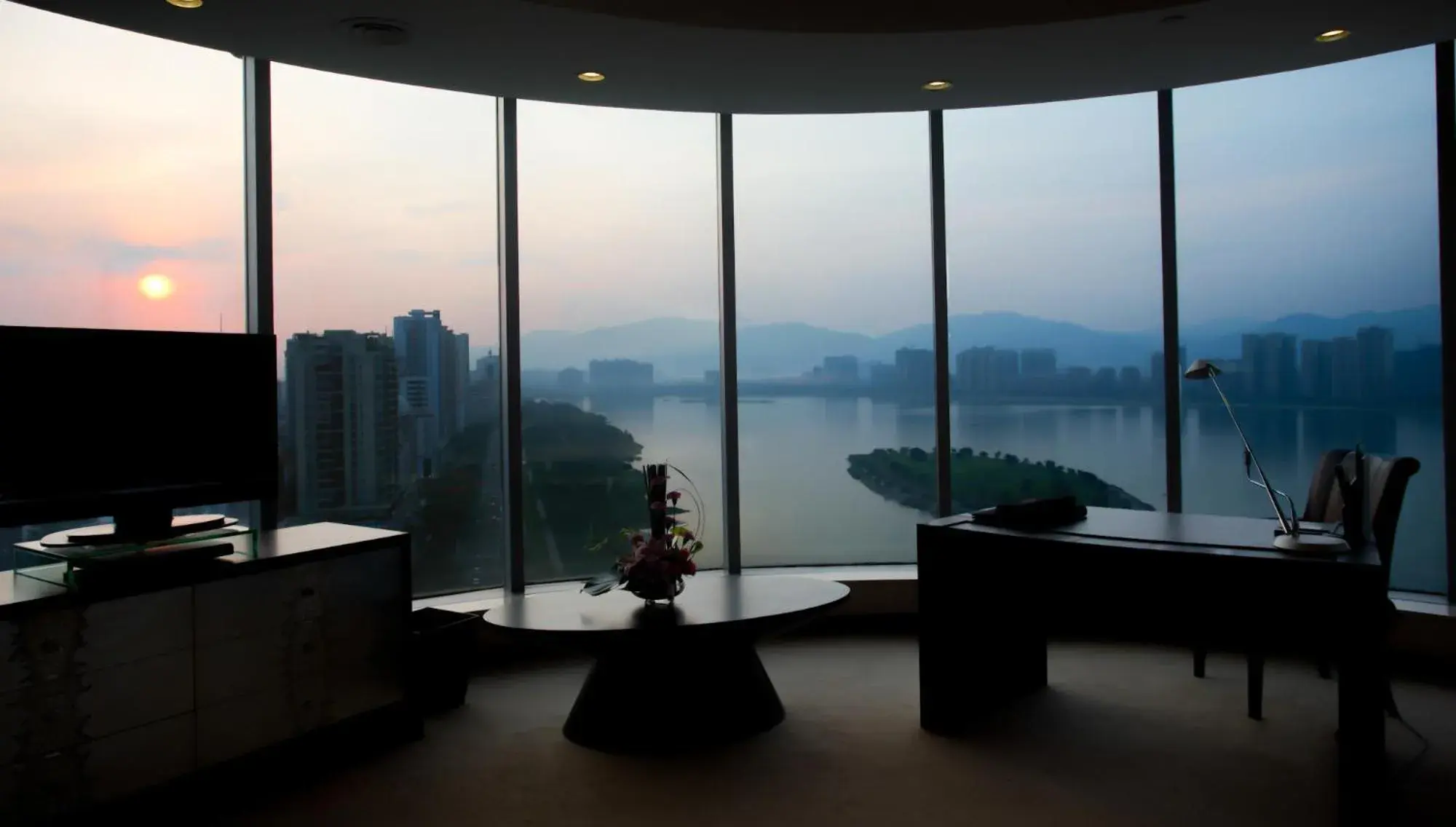 Premier King Room with River View in KB Hotel Qingyuan Premier King Room with River View in KB Hotel Qingyuan