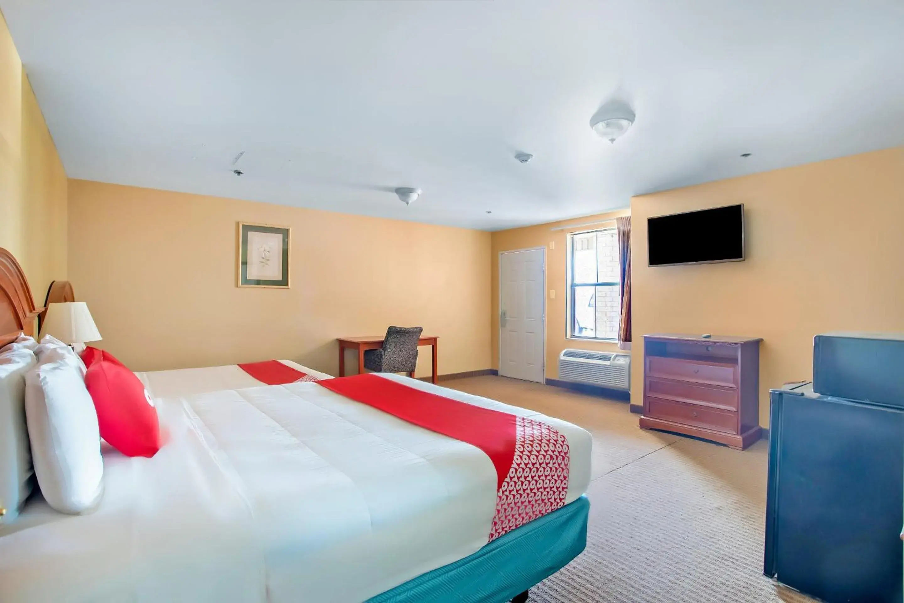 Bedroom in Rodeway Inn Bedroom in Rodeway Inn