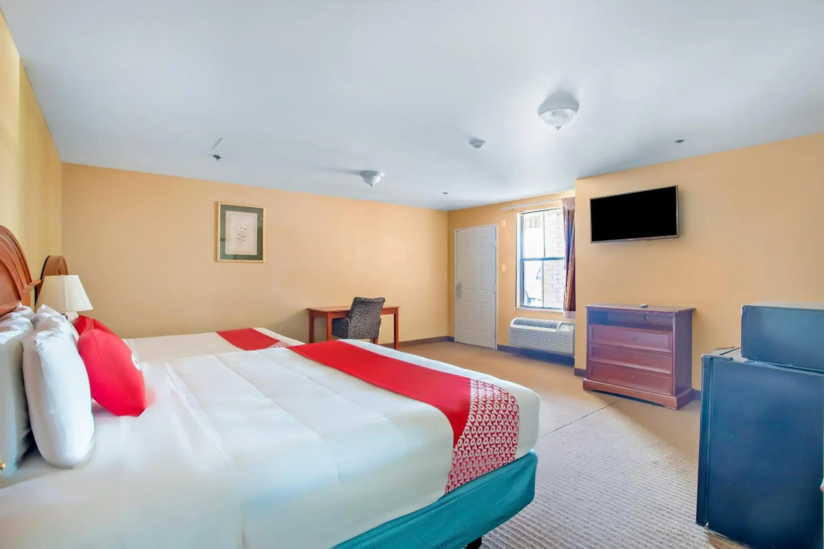 Bedroom, Bed in OYO Hotel Jacksboro TX - Fort Richardson Bedroom, Bed in OYO Hotel Jacksboro TX - Fort Richardson