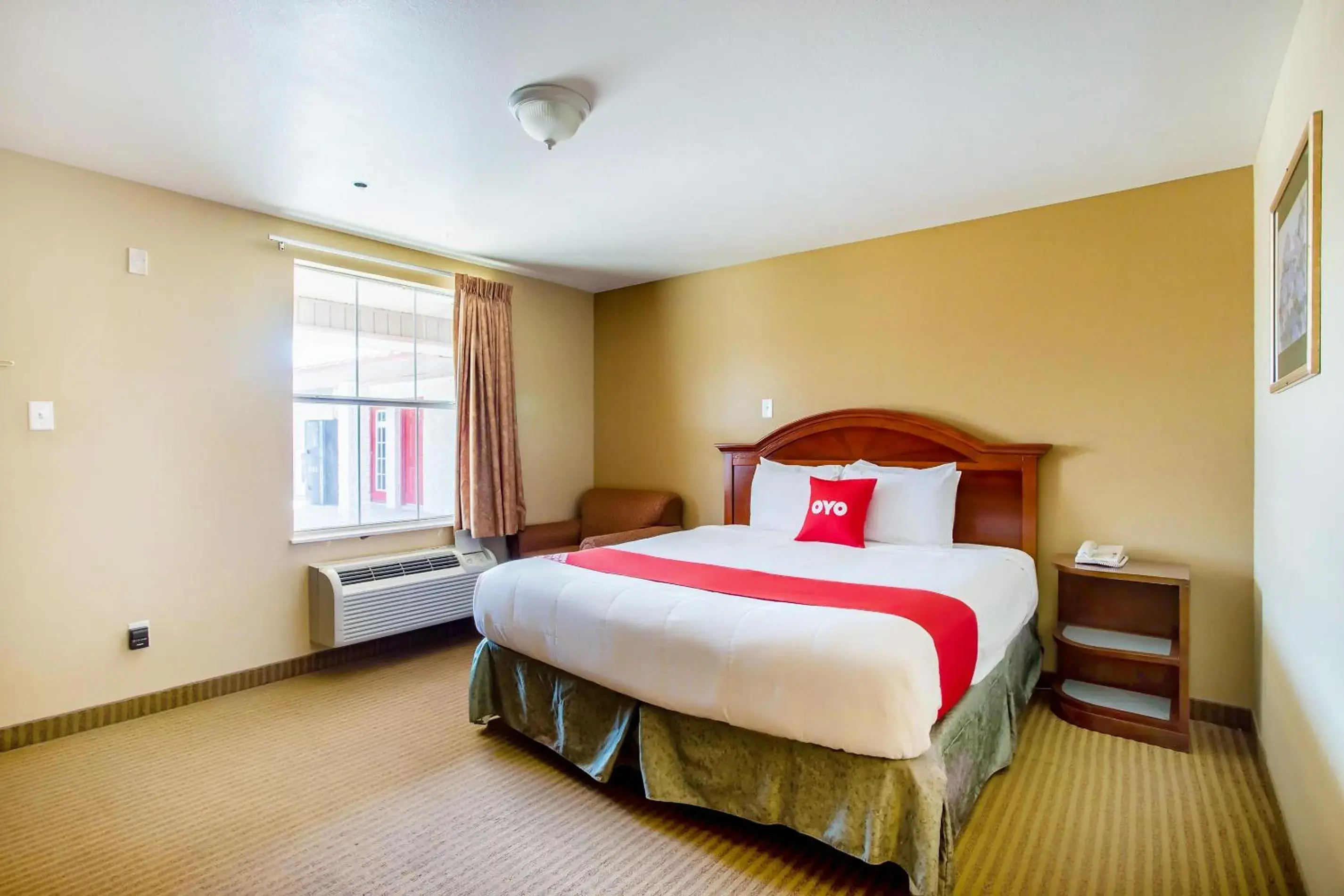 Bedroom, Bed in OYO Hotel Jacksboro TX - Fort Richardson Bedroom, Bed in OYO Hotel Jacksboro TX - Fort Richardson