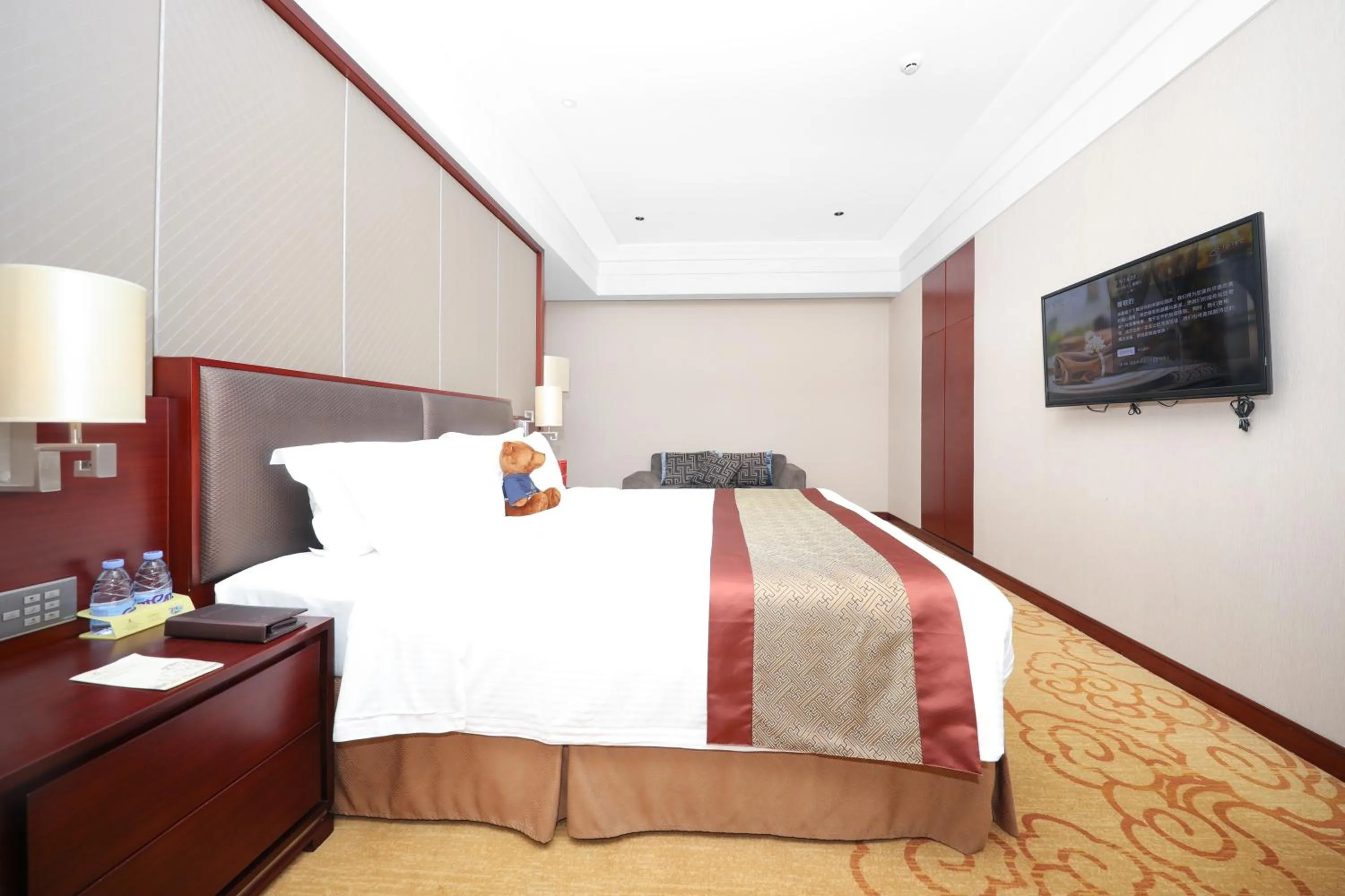 Bed in Shenzhen Avant-Garde Hotel