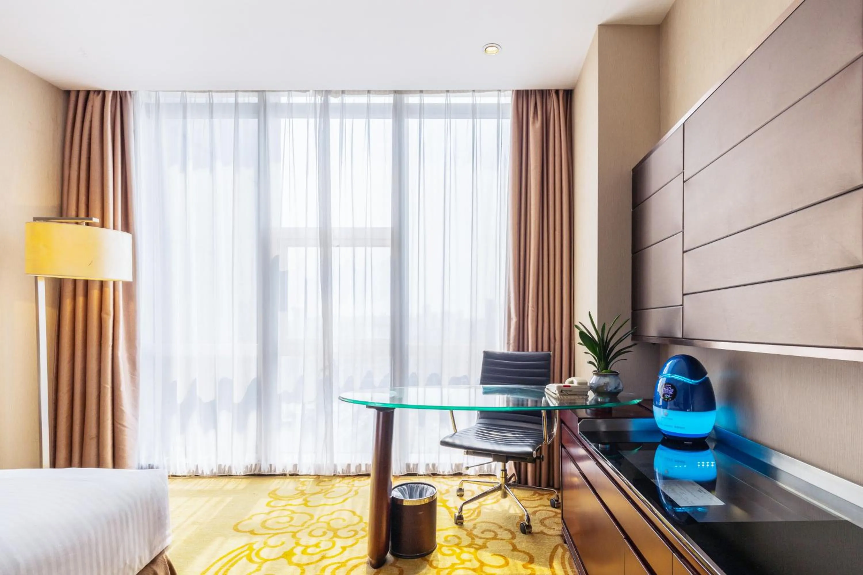 Bed in Shenzhen Avant-Garde Hotel