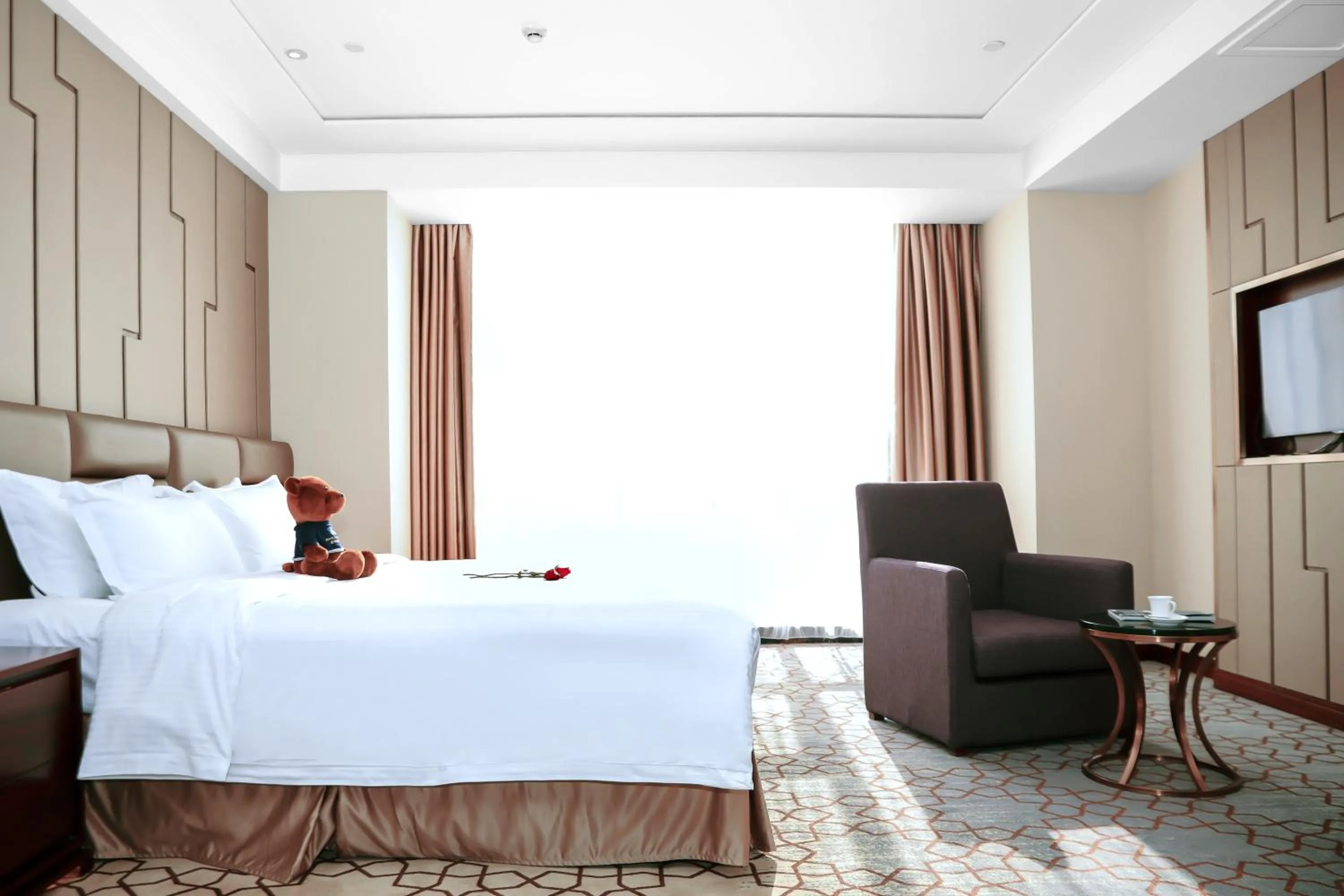 Bed in Shenzhen Avant-Garde Hotel