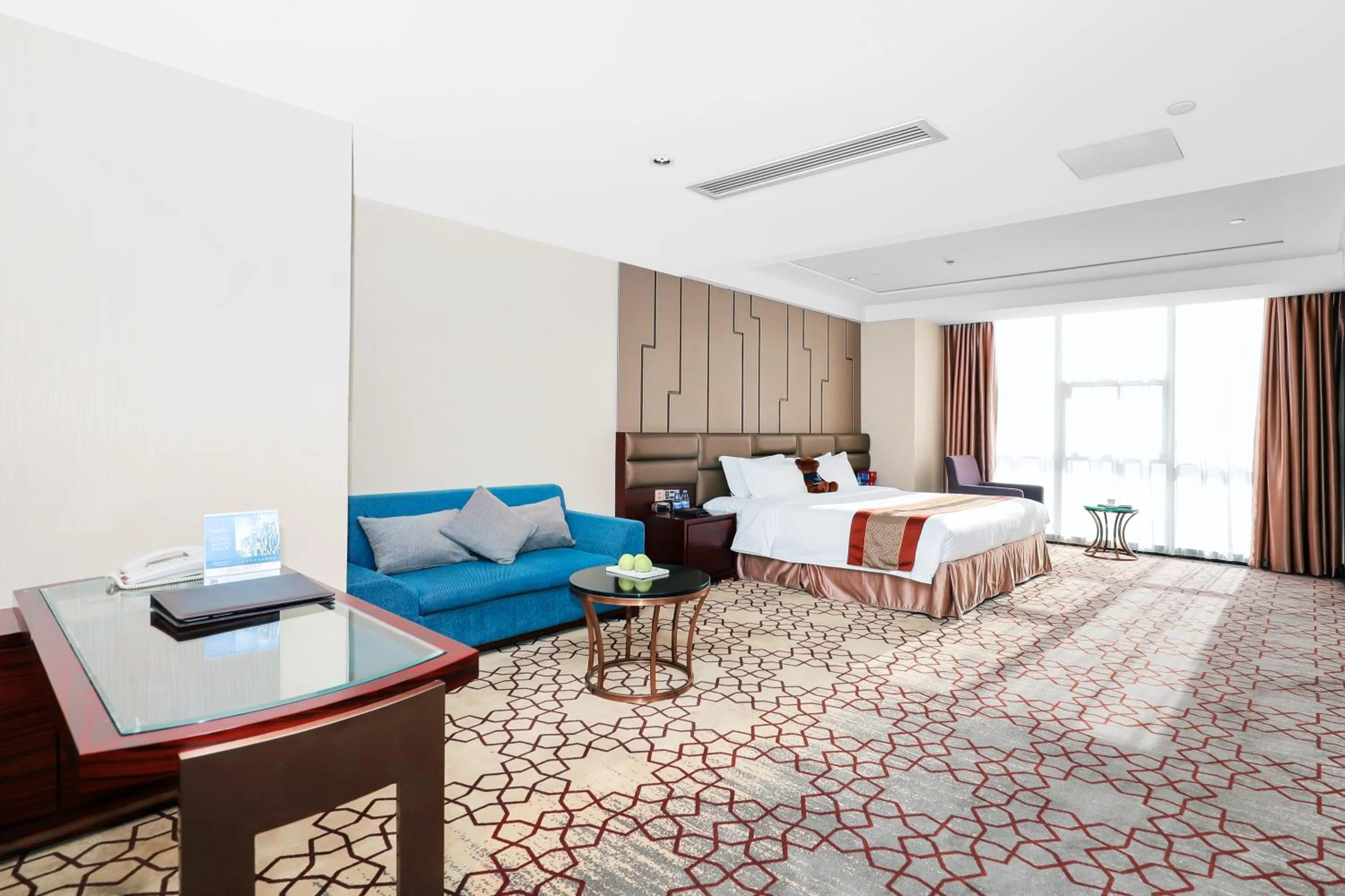 Bed in Shenzhen Avant-Garde Hotel