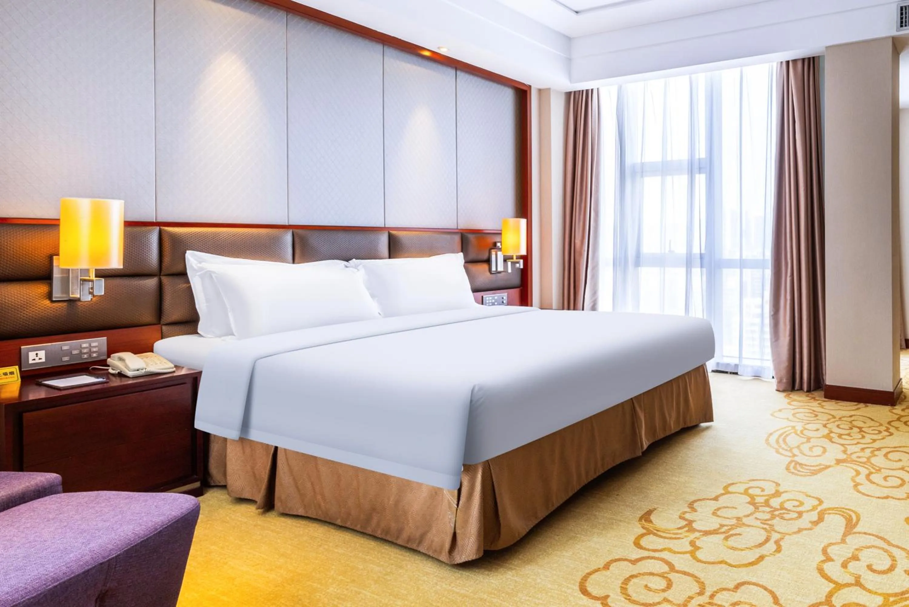 Bed in Shenzhen Avant-Garde Hotel