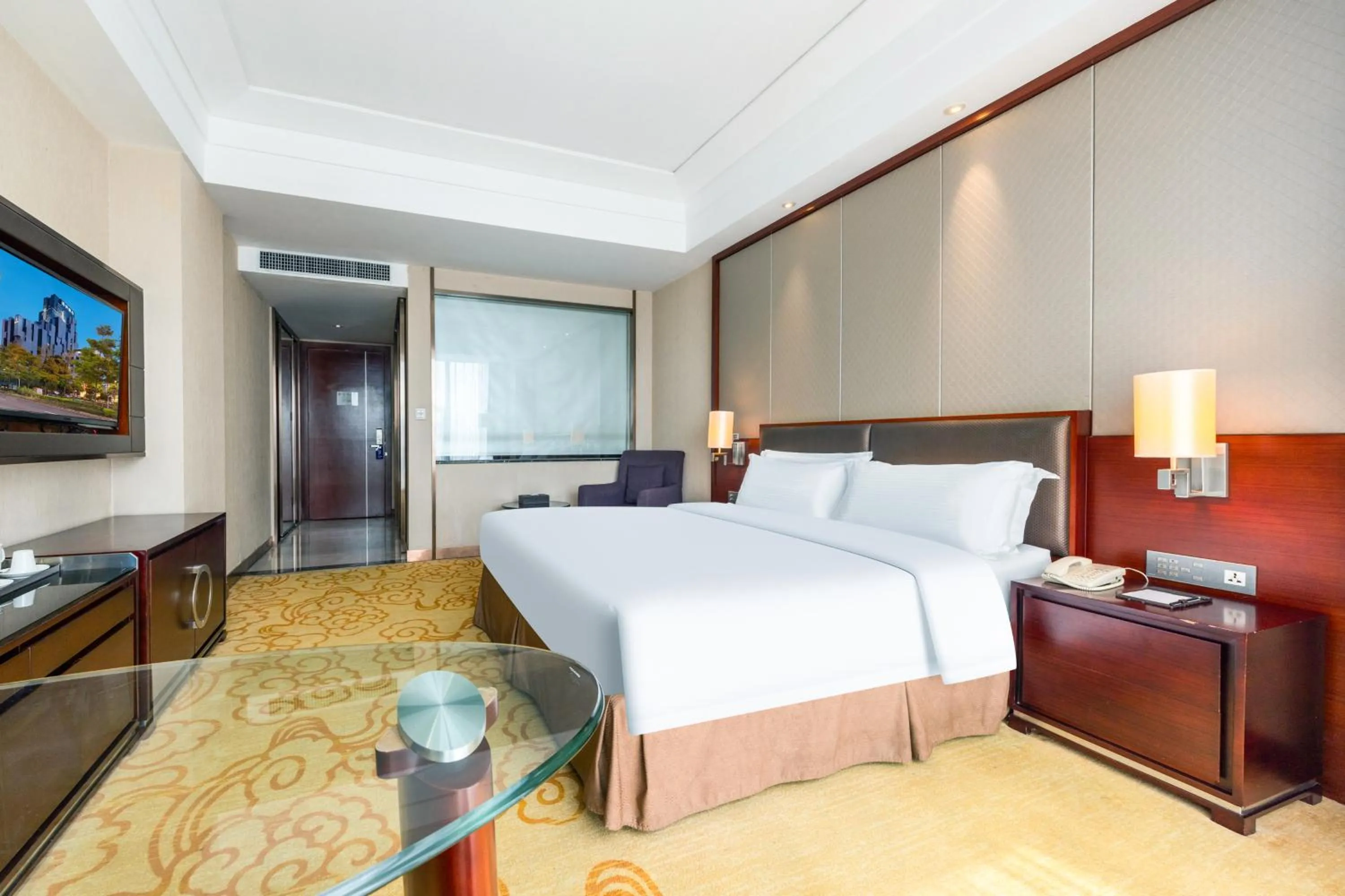 Bed in Shenzhen Avant-Garde Hotel