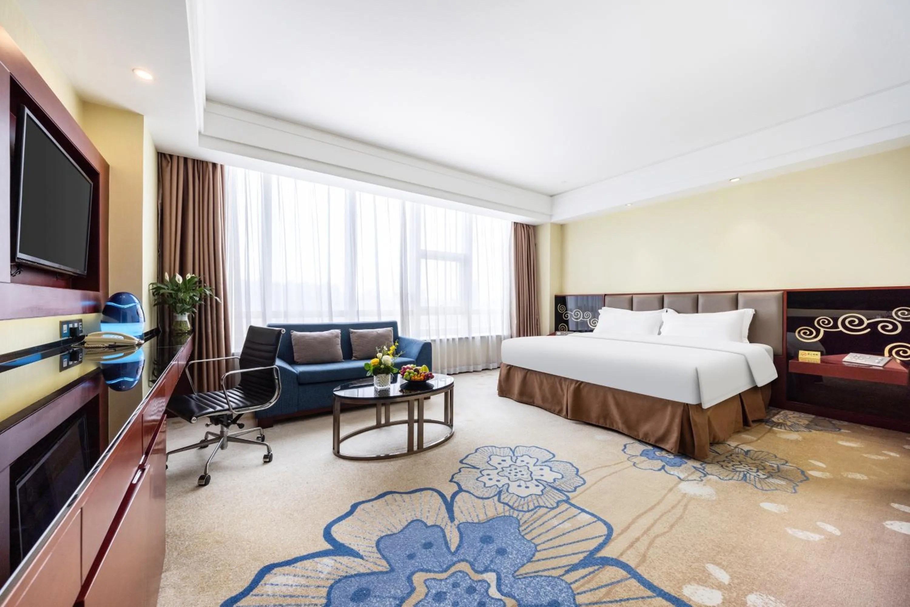 Bed in Shenzhen Avant-Garde Hotel