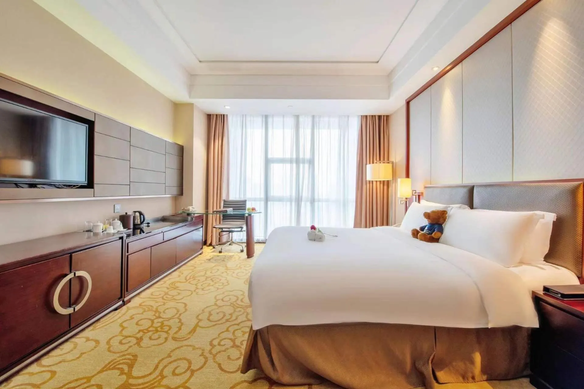 Bed in Shenzhen Avant-Garde Hotel