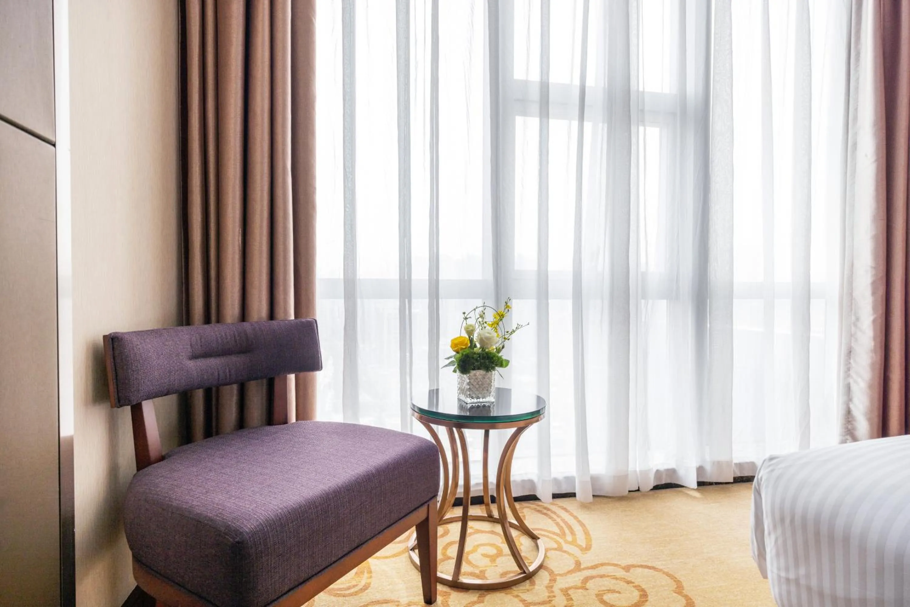 Bed in Shenzhen Avant-Garde Hotel