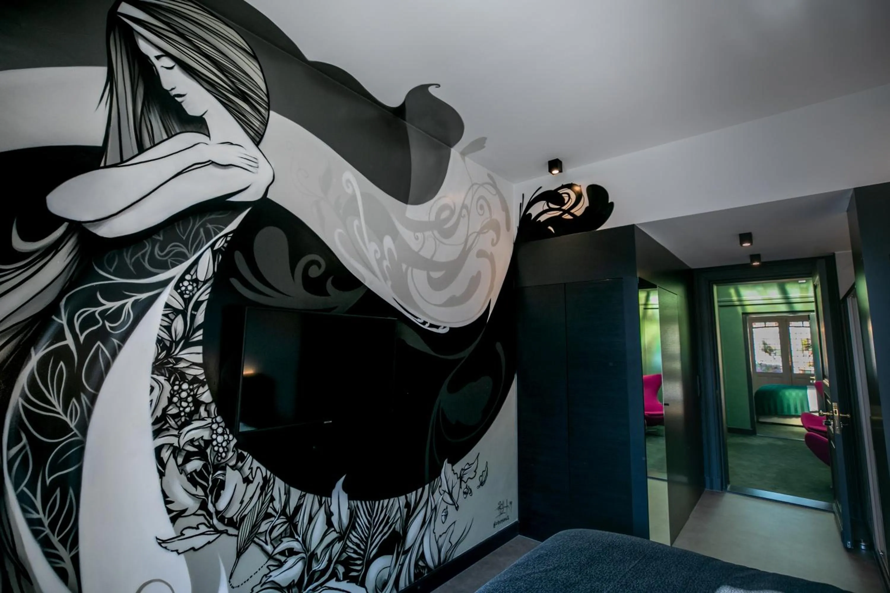 Shower, Bed in B&B Boutique Hotel N10