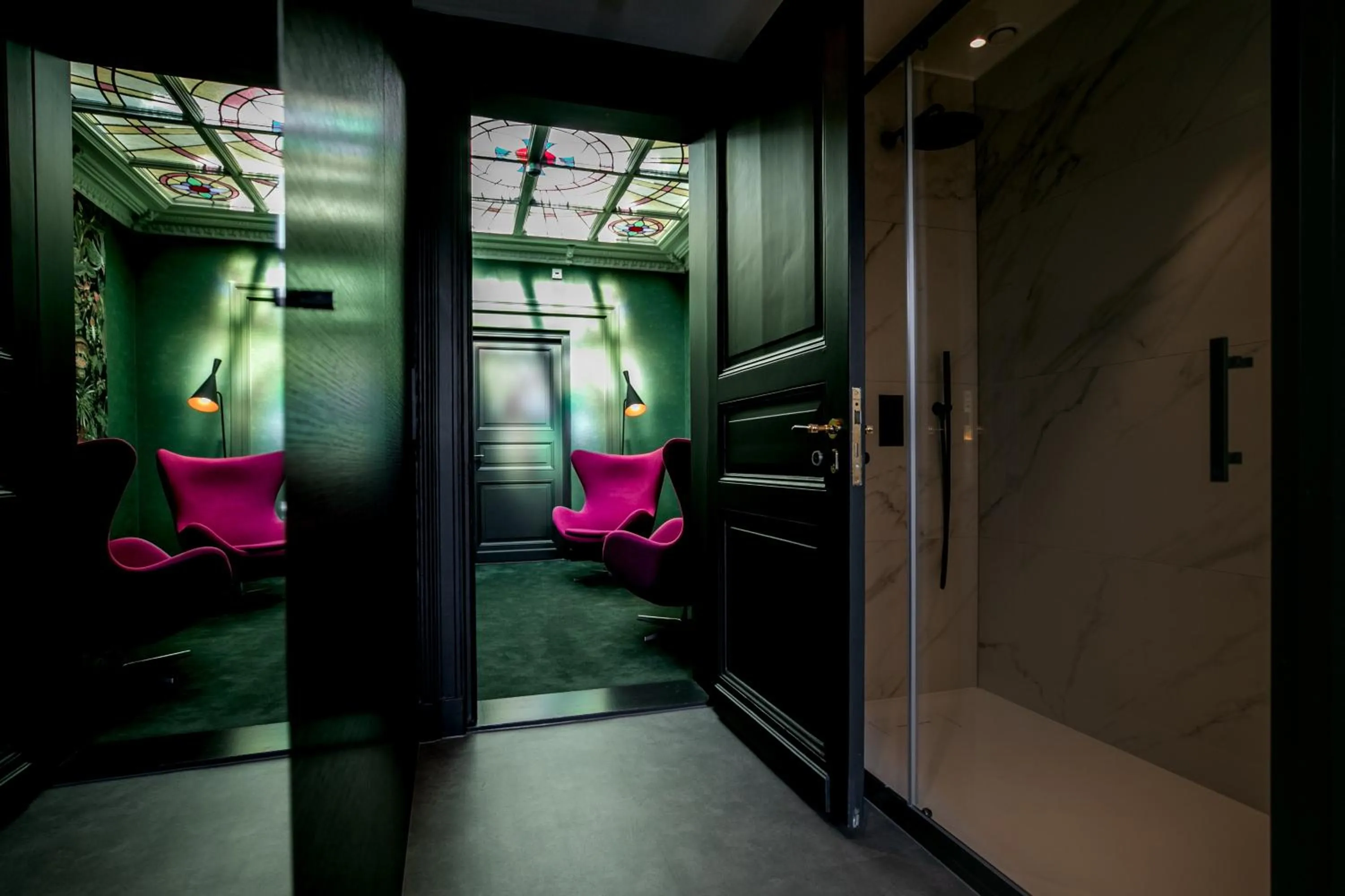 Shower, Bed in B&B Boutique Hotel N10