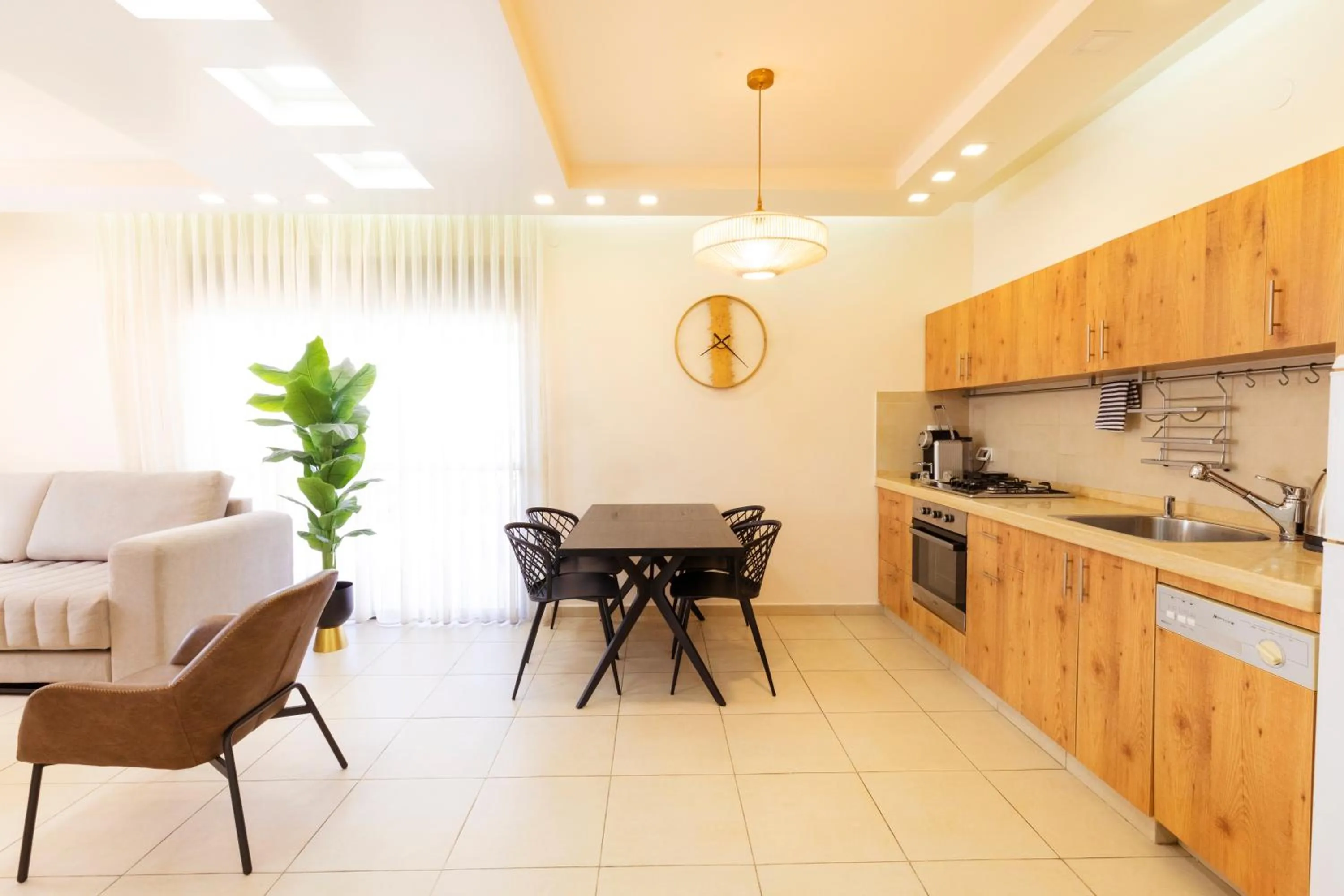 Dining area in Almogim Suites Eilat Hotel