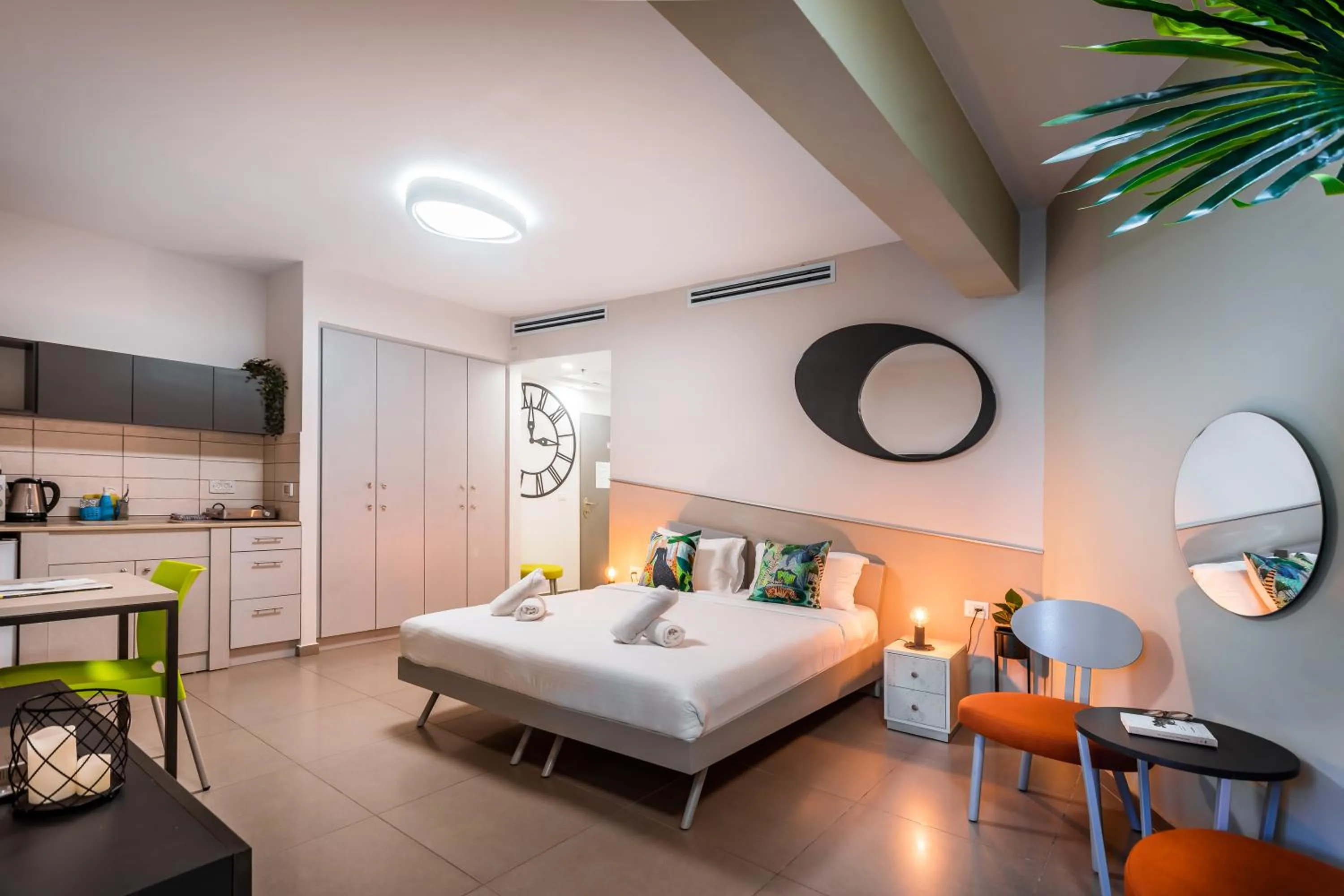 Accessible Garden Apartment with Garden and Adjacent Parking in Almogim Suites Eilat Hotel