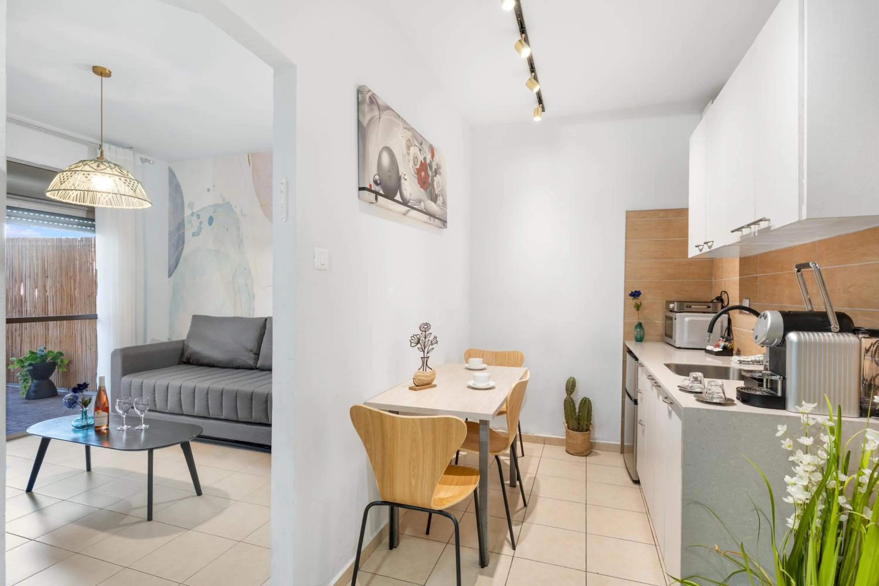 Dining area in Almogim Suites Eilat Hotel