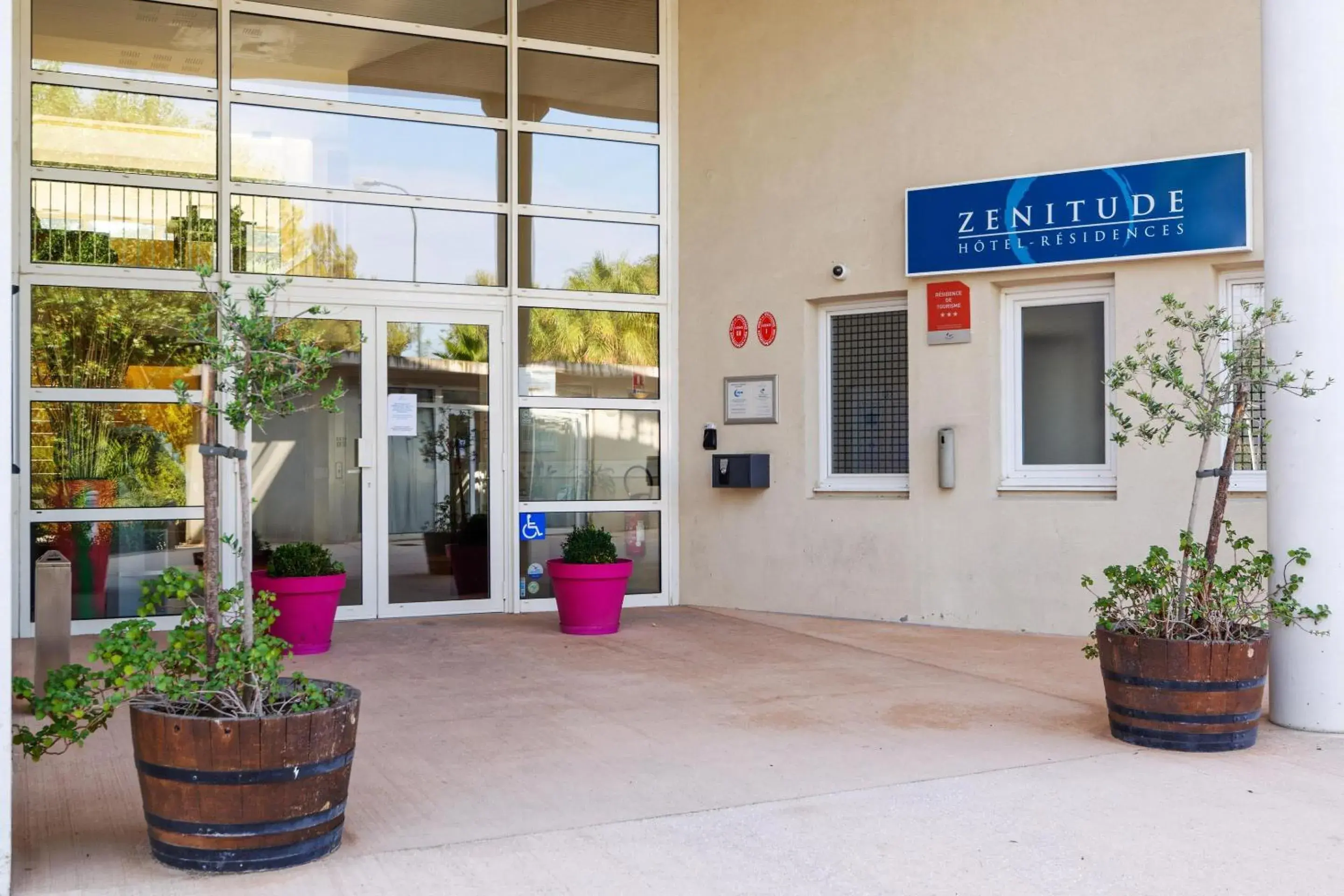 Lobby or reception in Comfort Aparthotel Six-Fours Lobby or reception in Comfort Aparthotel Six-Fours