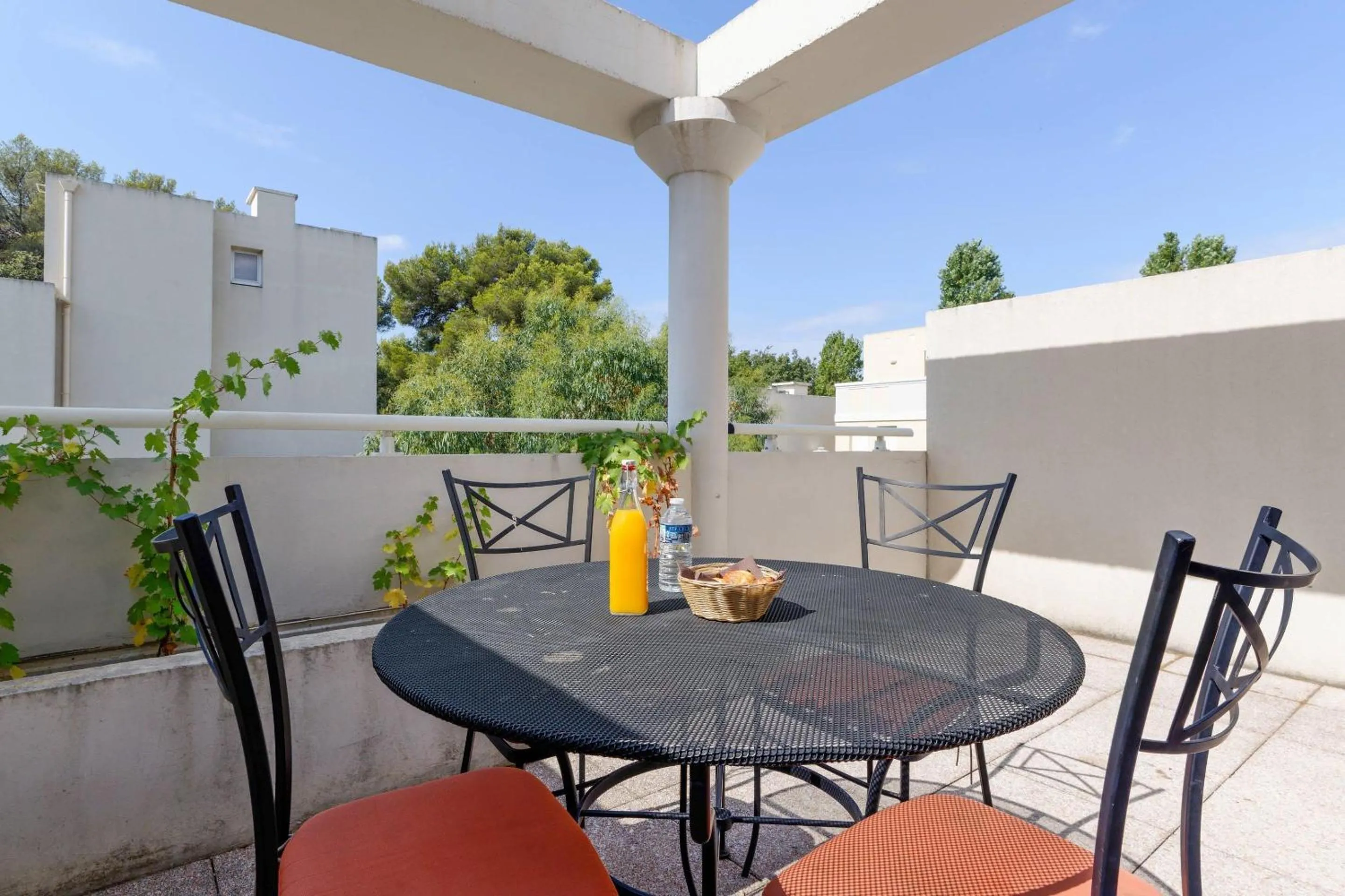 Bedroom in Comfort Aparthotel Six-Fours