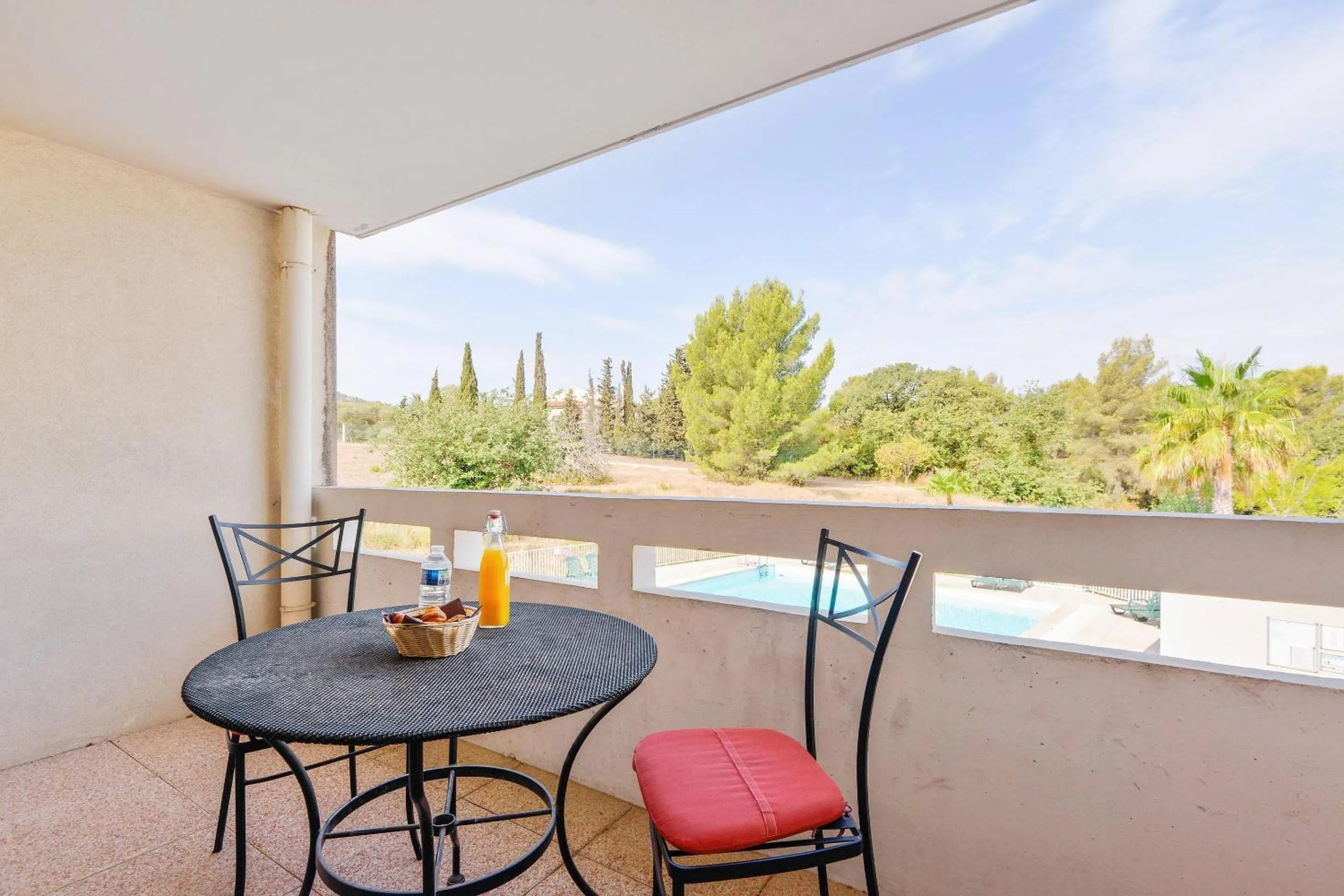 Bedroom in Comfort Aparthotel Six-Fours