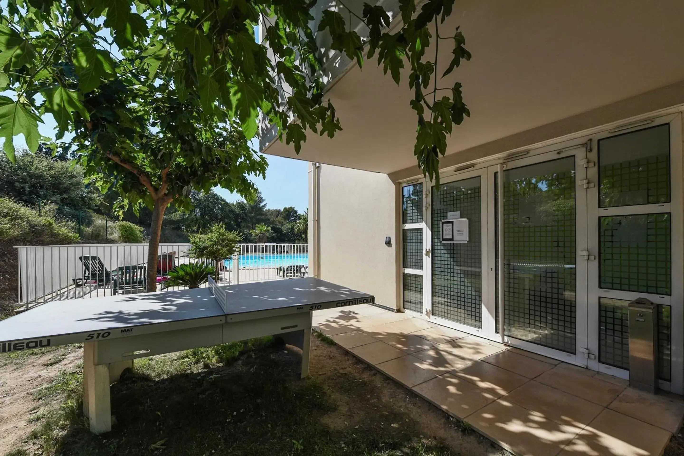 Property building in Comfort Aparthotel Six-Fours Property building in Comfort Aparthotel Six-Fours