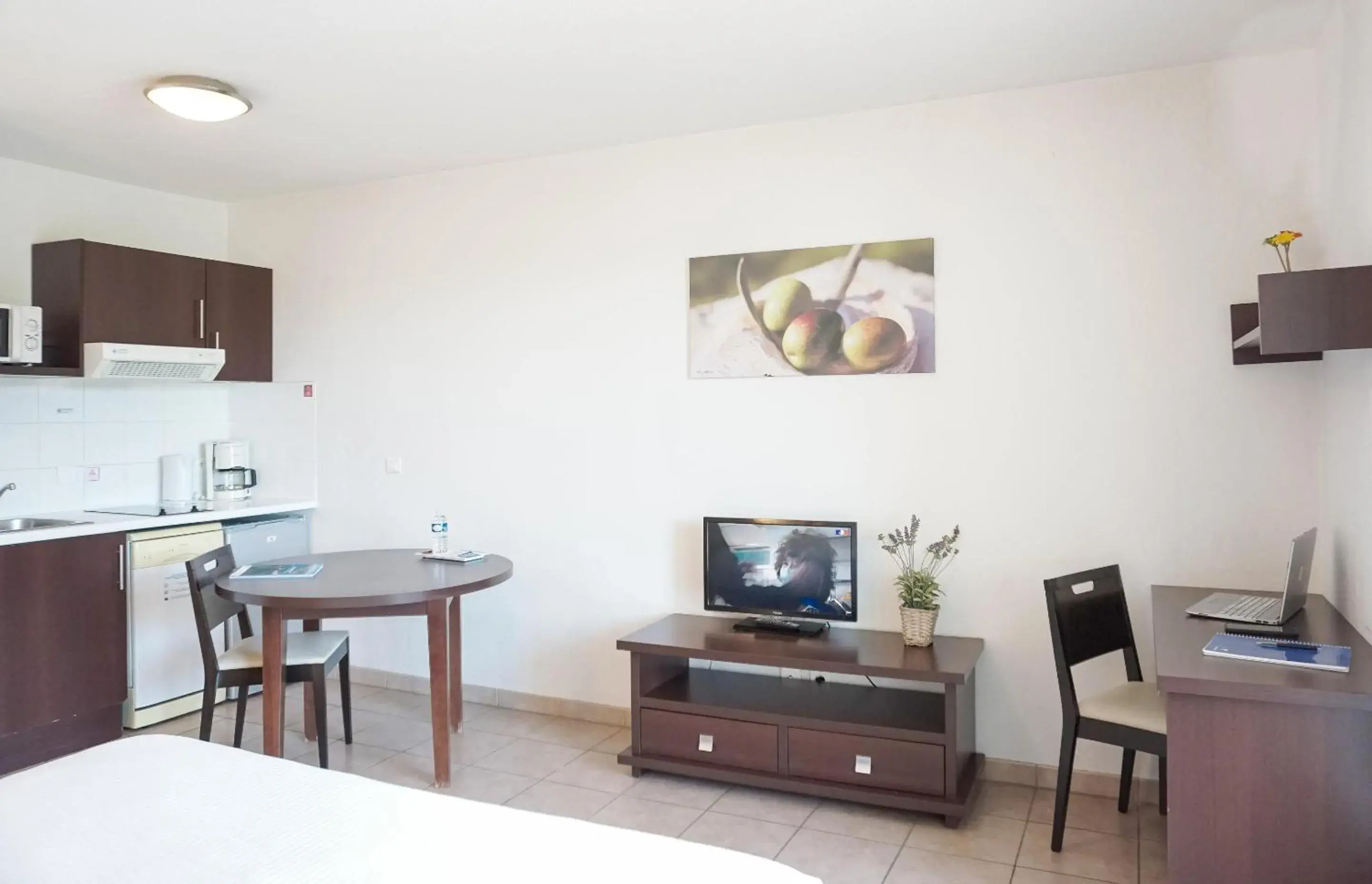 Bedroom in Comfort Aparthotel Six-Fours Bedroom in Comfort Aparthotel Six-Fours