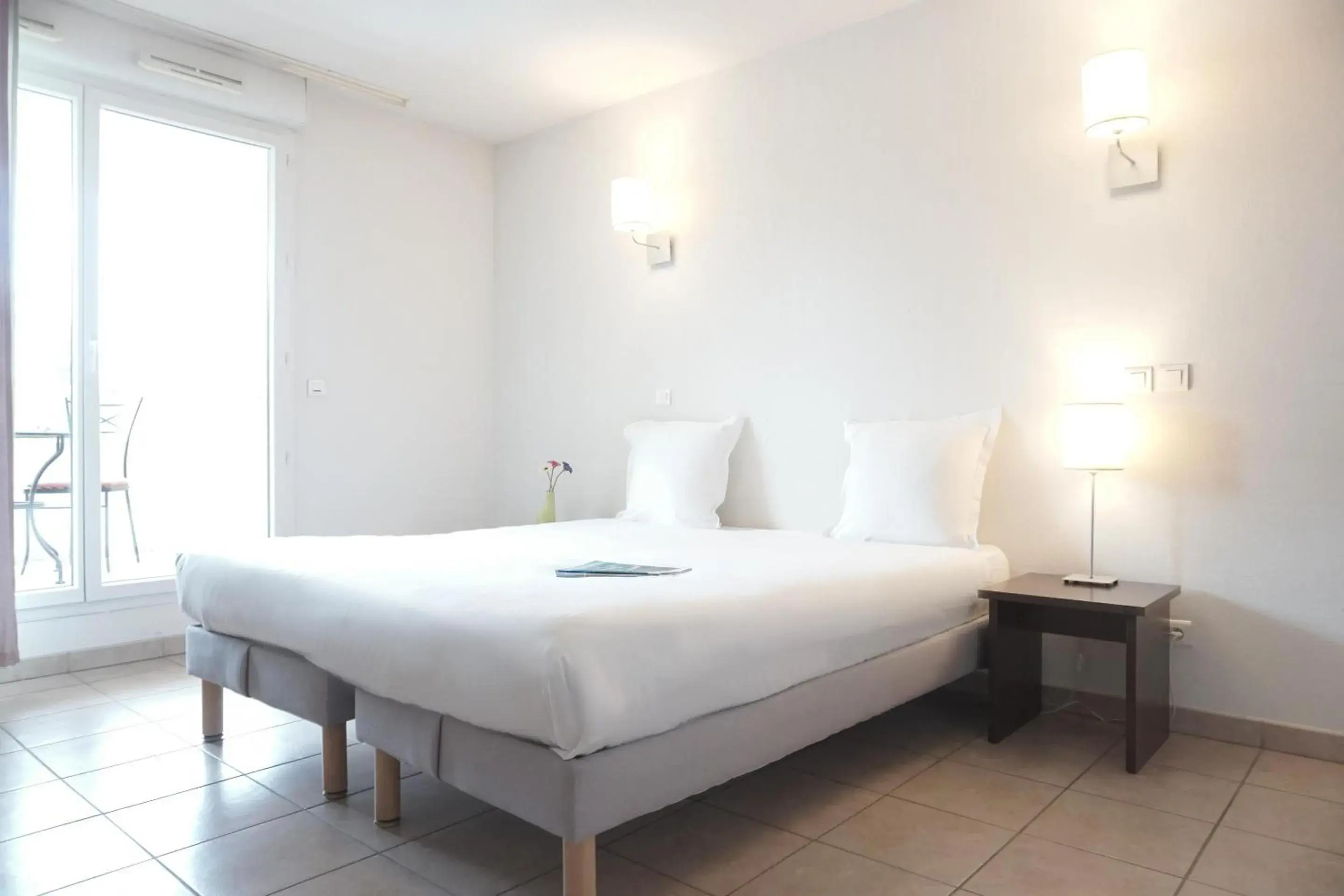 Bedroom, Bed in Comfort Aparthotel Six-Fours Bedroom, Bed in Comfort Aparthotel Six-Fours