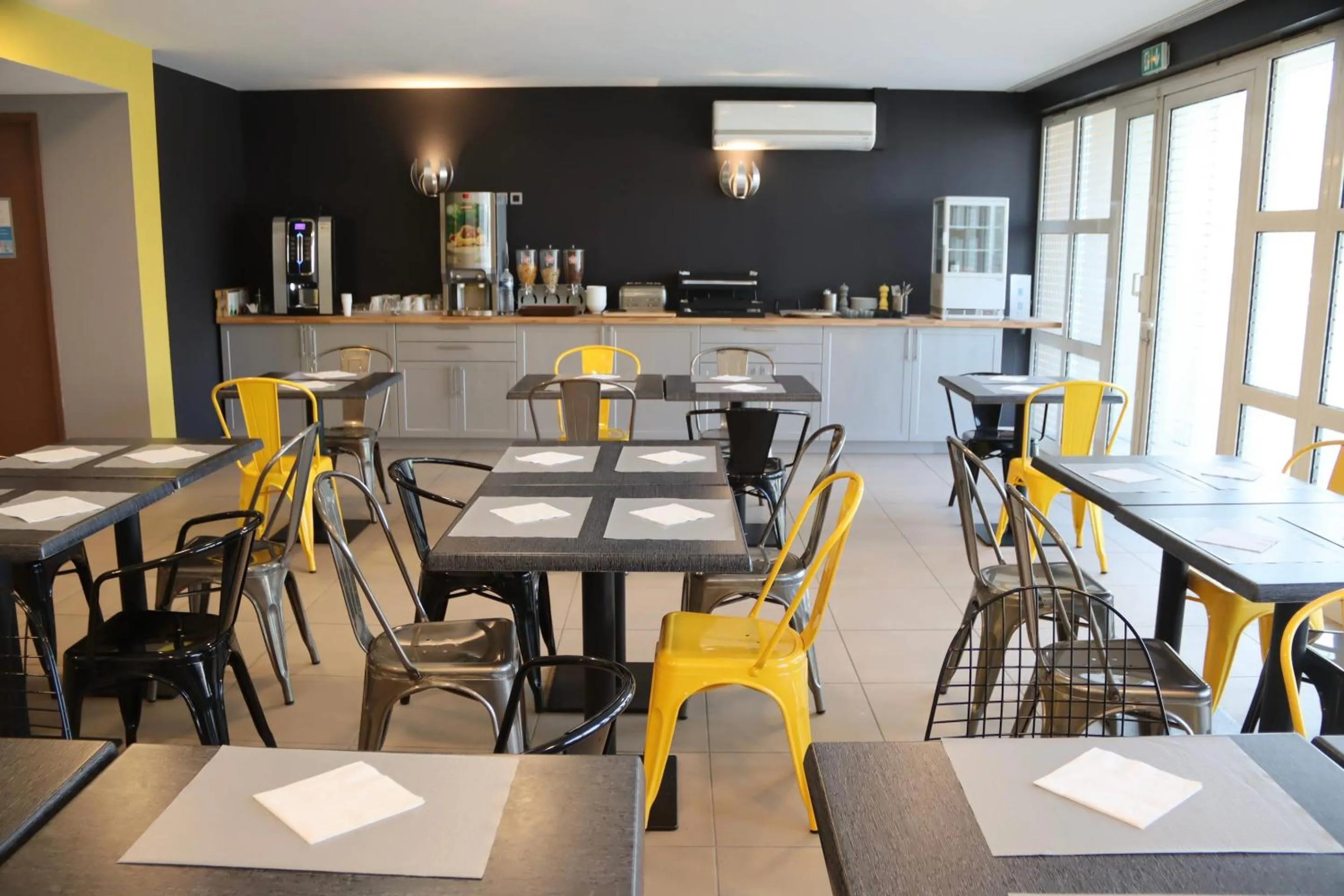 Breakfast in Comfort Aparthotel Six-Fours