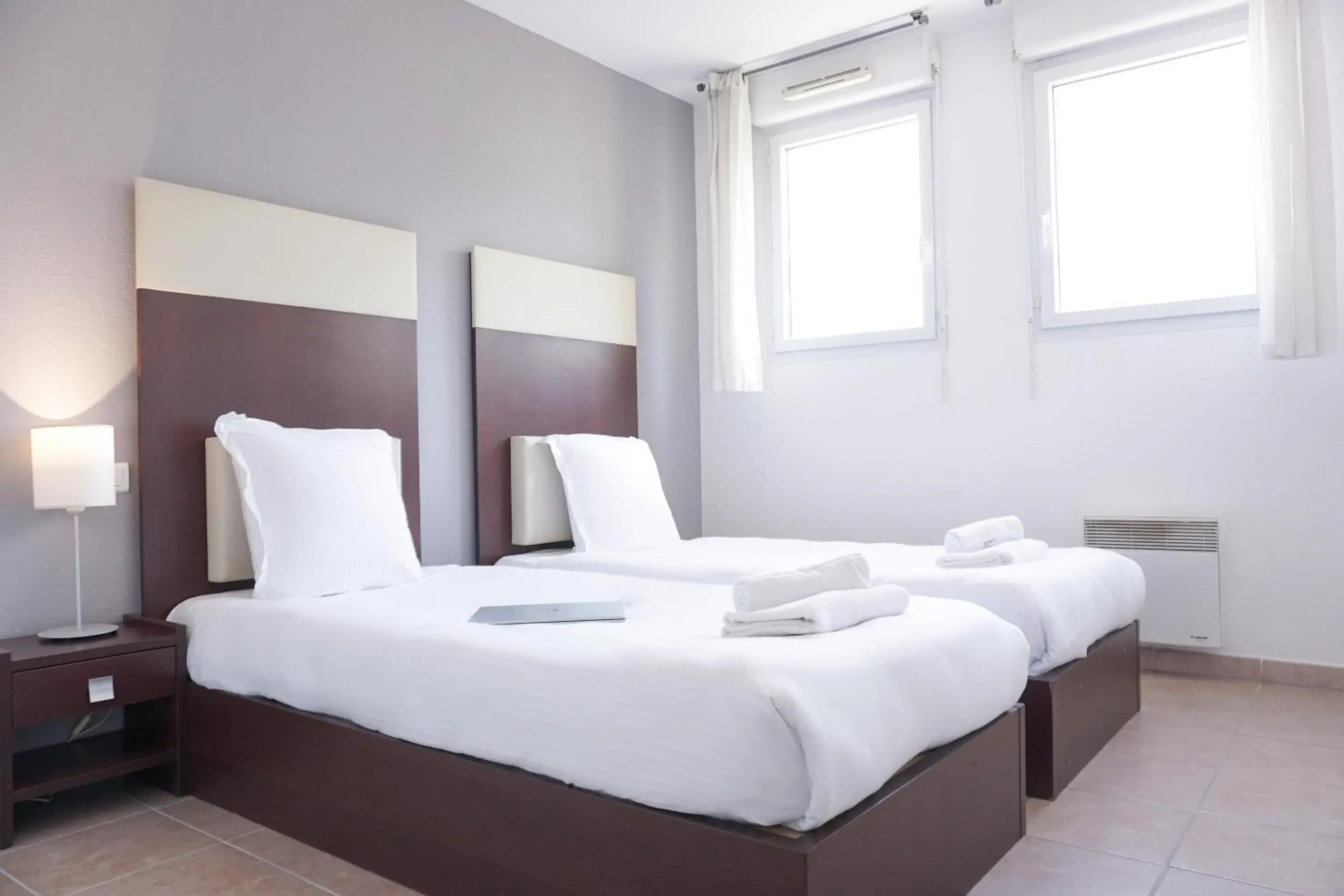 Bedroom, Bed in Comfort Aparthotel Six-Fours Bedroom, Bed in Comfort Aparthotel Six-Fours