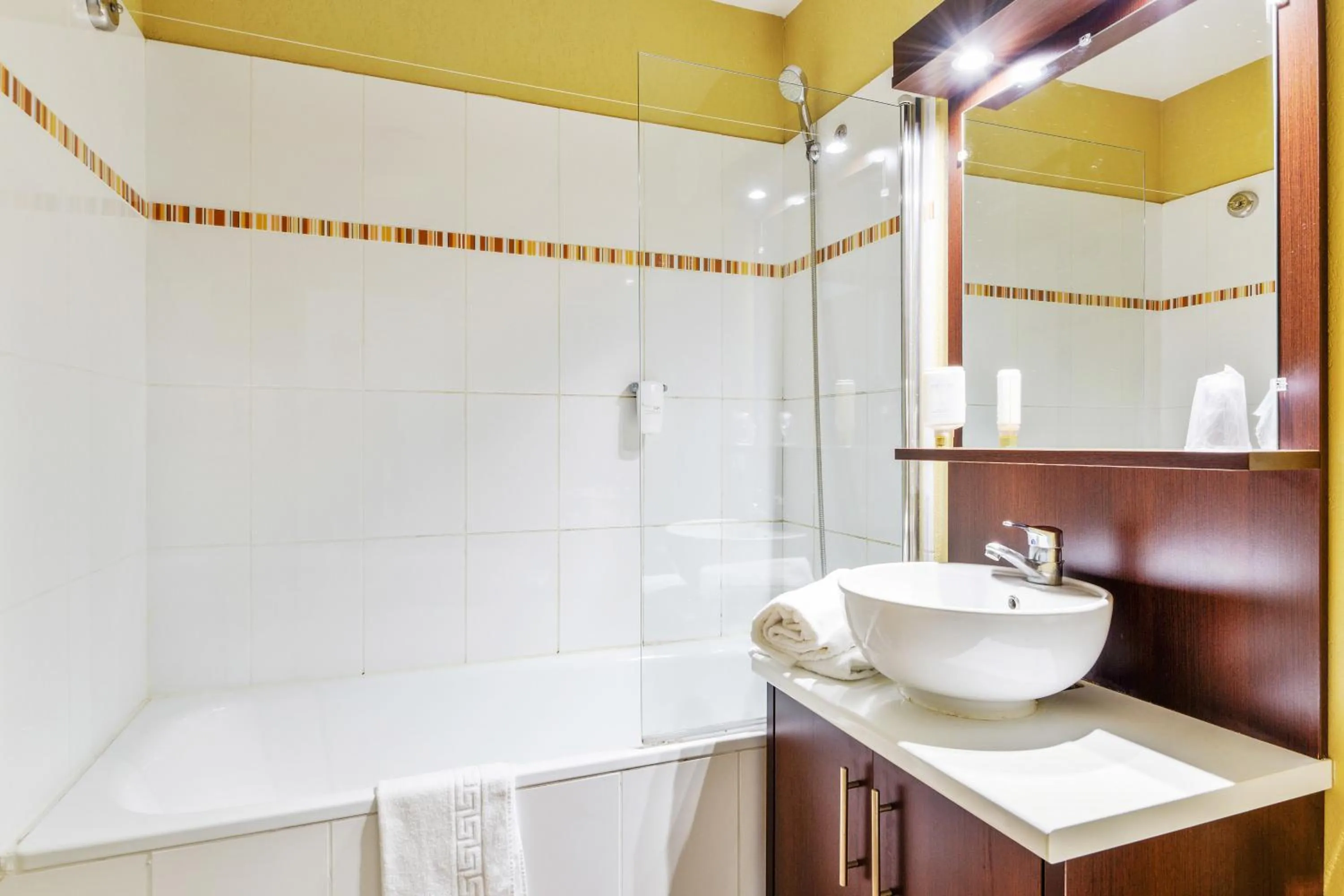 Bathroom in Comfort Aparthotel Six-Fours