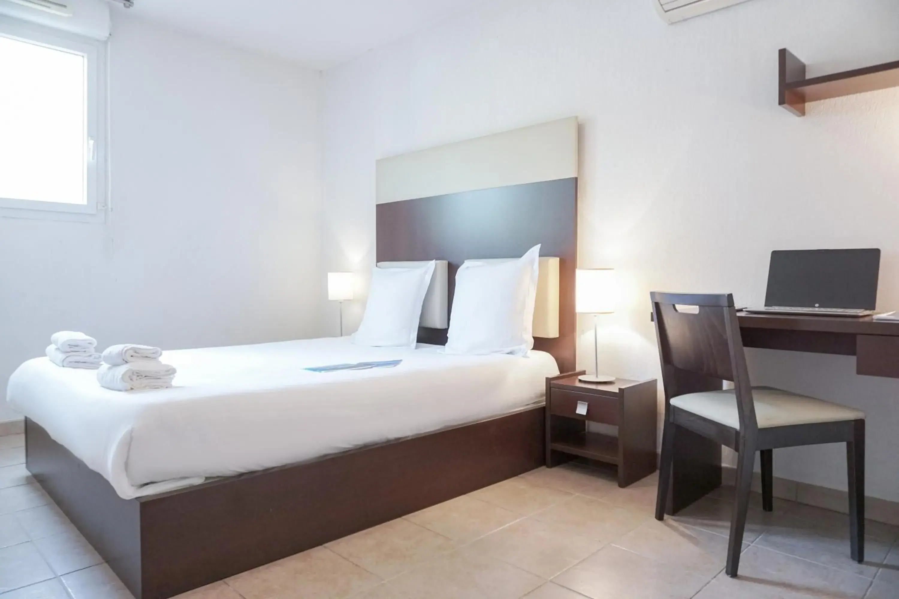 Superior One-Bedroom Apartment in Comfort Aparthotel Six-Fours Superior One-Bedroom Apartment in Comfort Aparthotel Six-Fours