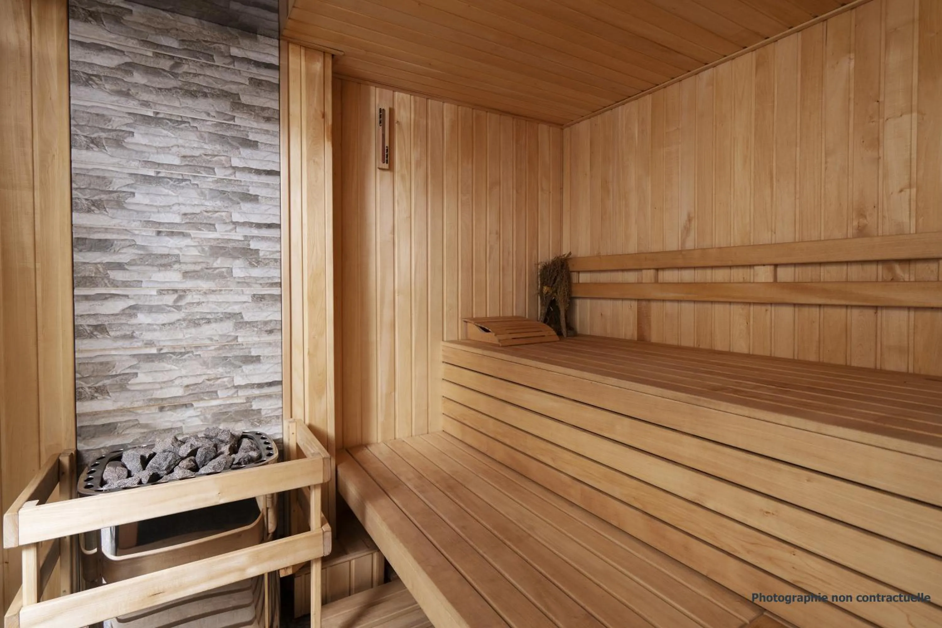 Sauna in Comfort Aparthotel Six-Fours