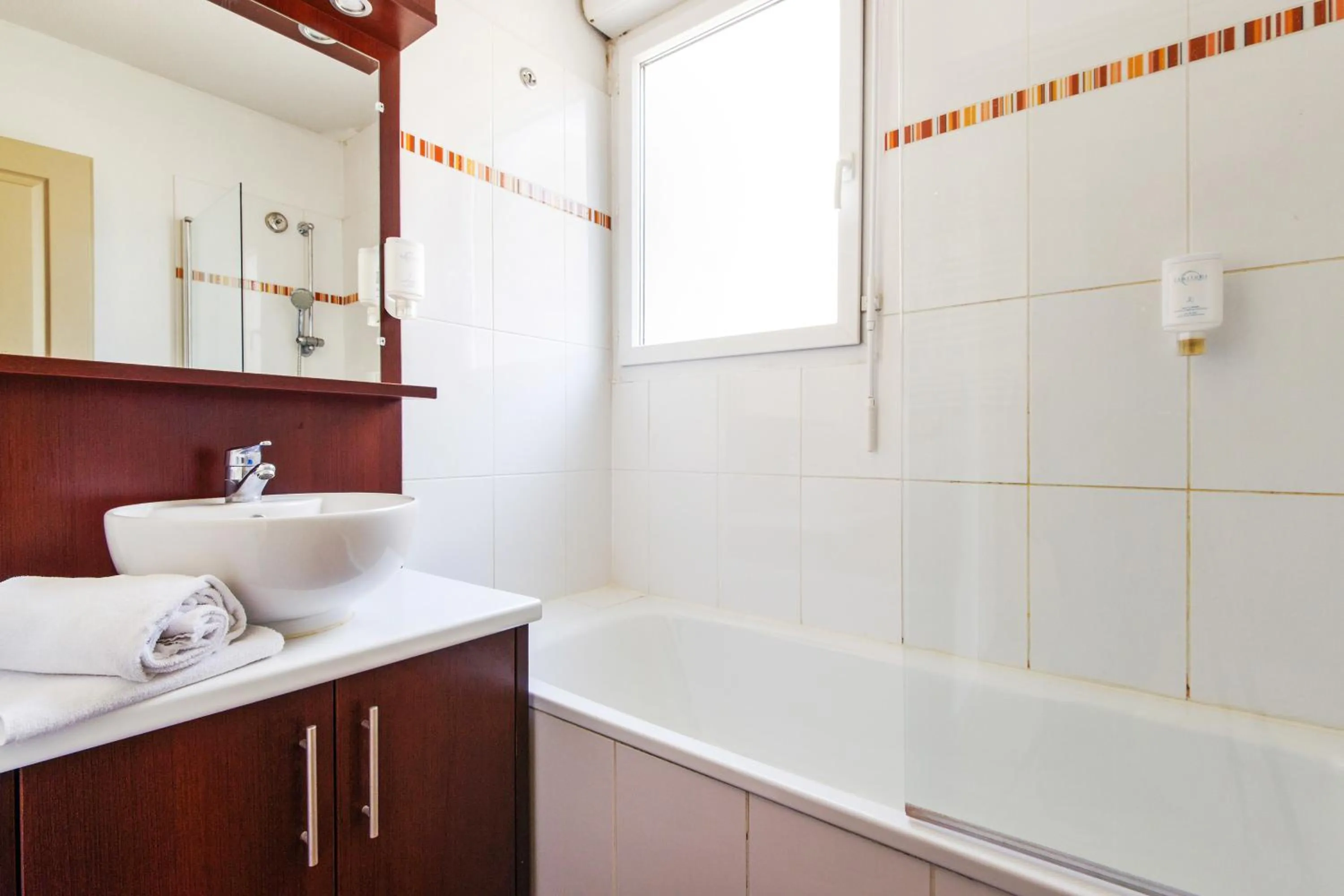 Bathroom in Comfort Aparthotel Six-Fours