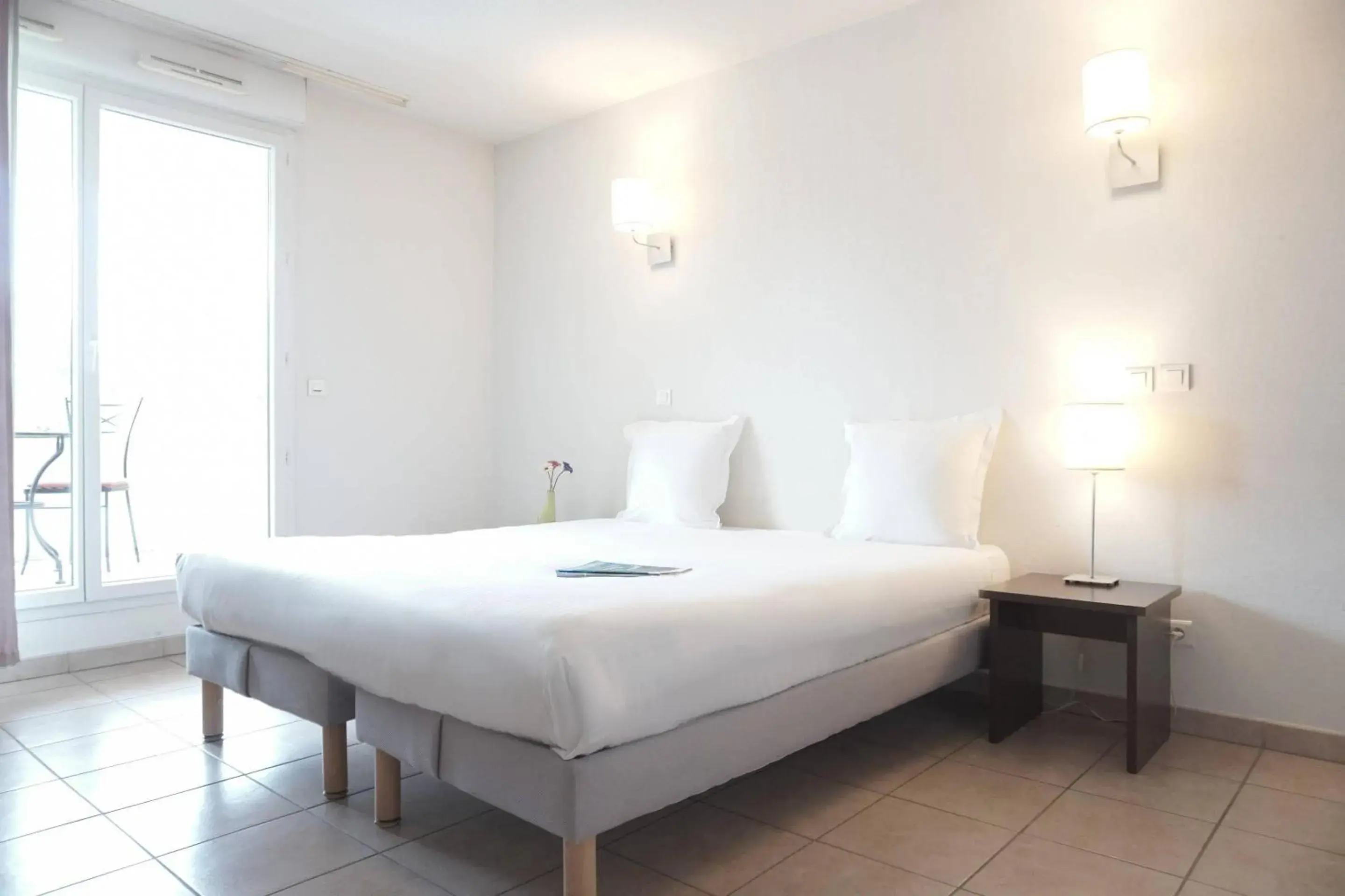 Bedroom, Bed in Comfort Aparthotel Six-Fours Bedroom, Bed in Comfort Aparthotel Six-Fours