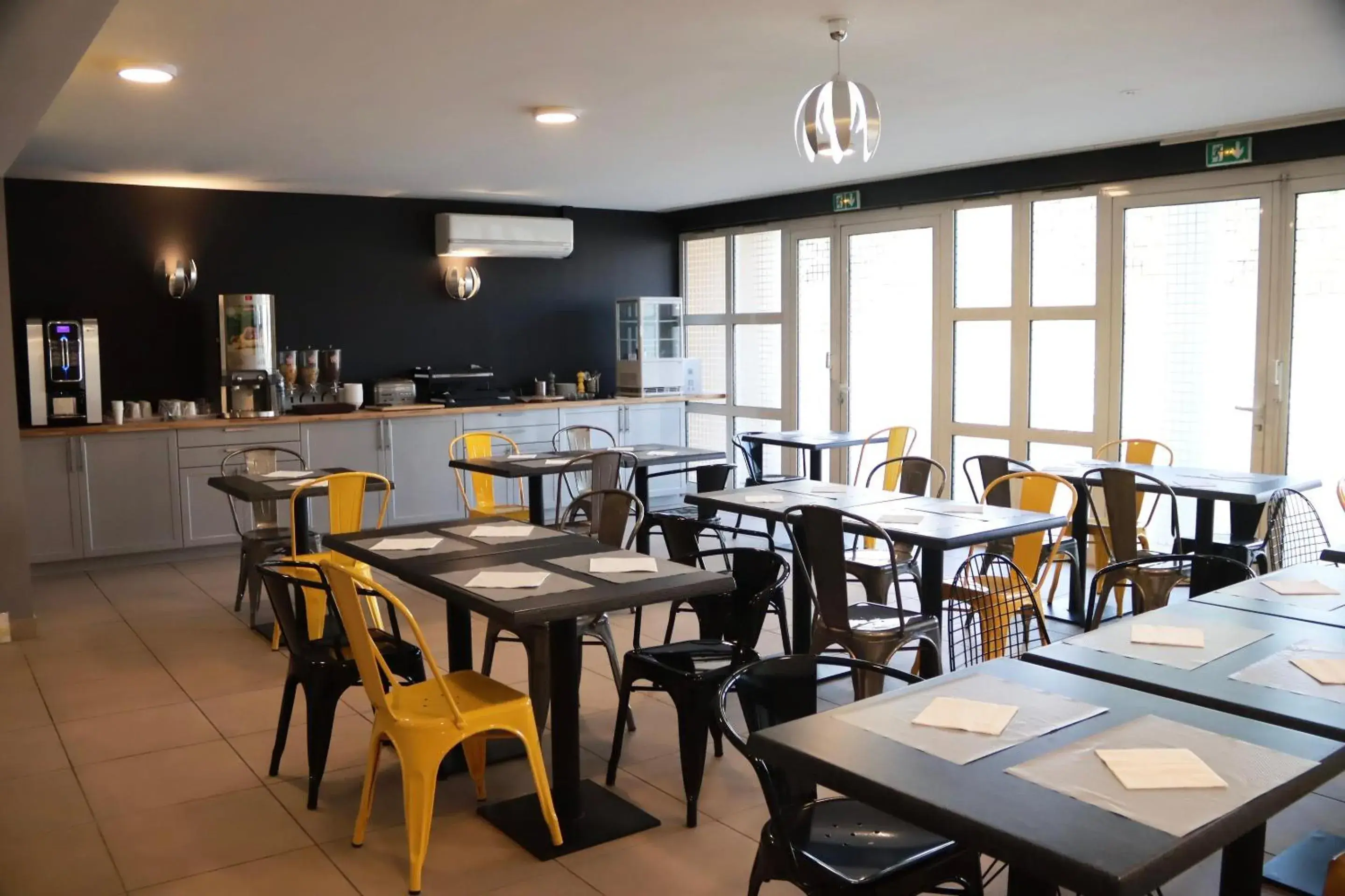 Breakfast in Comfort Aparthotel Six-Fours Breakfast in Comfort Aparthotel Six-Fours