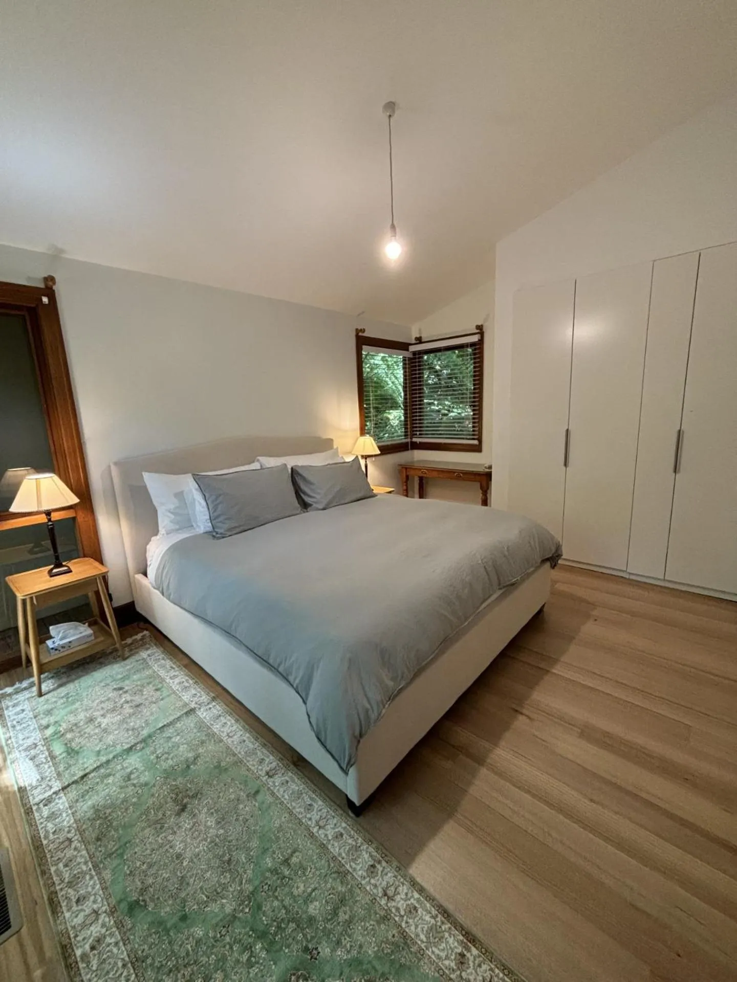 Photo of the whole room, Bed in Arcadia Cottages