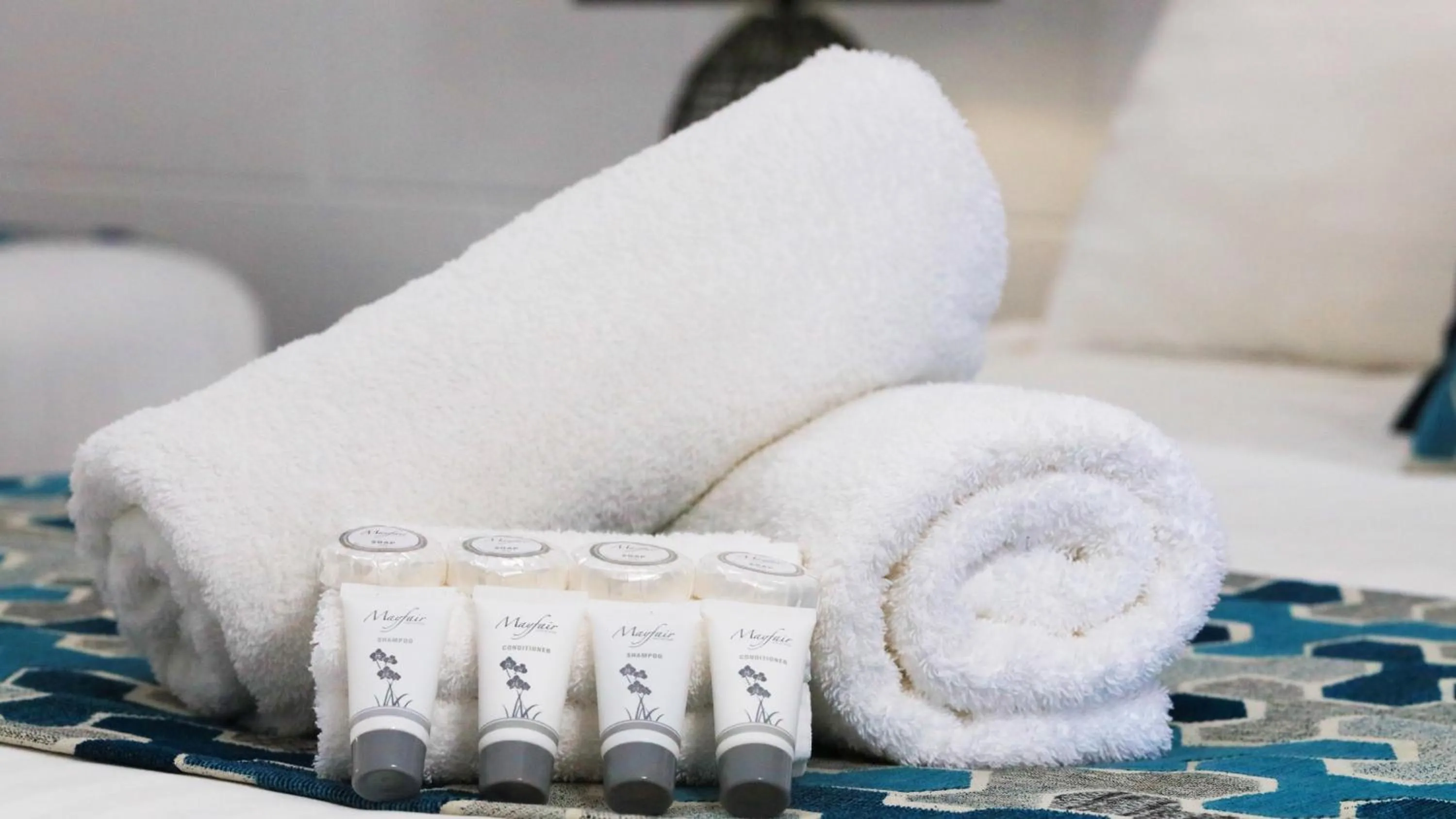 Bed in Hilltop Motel