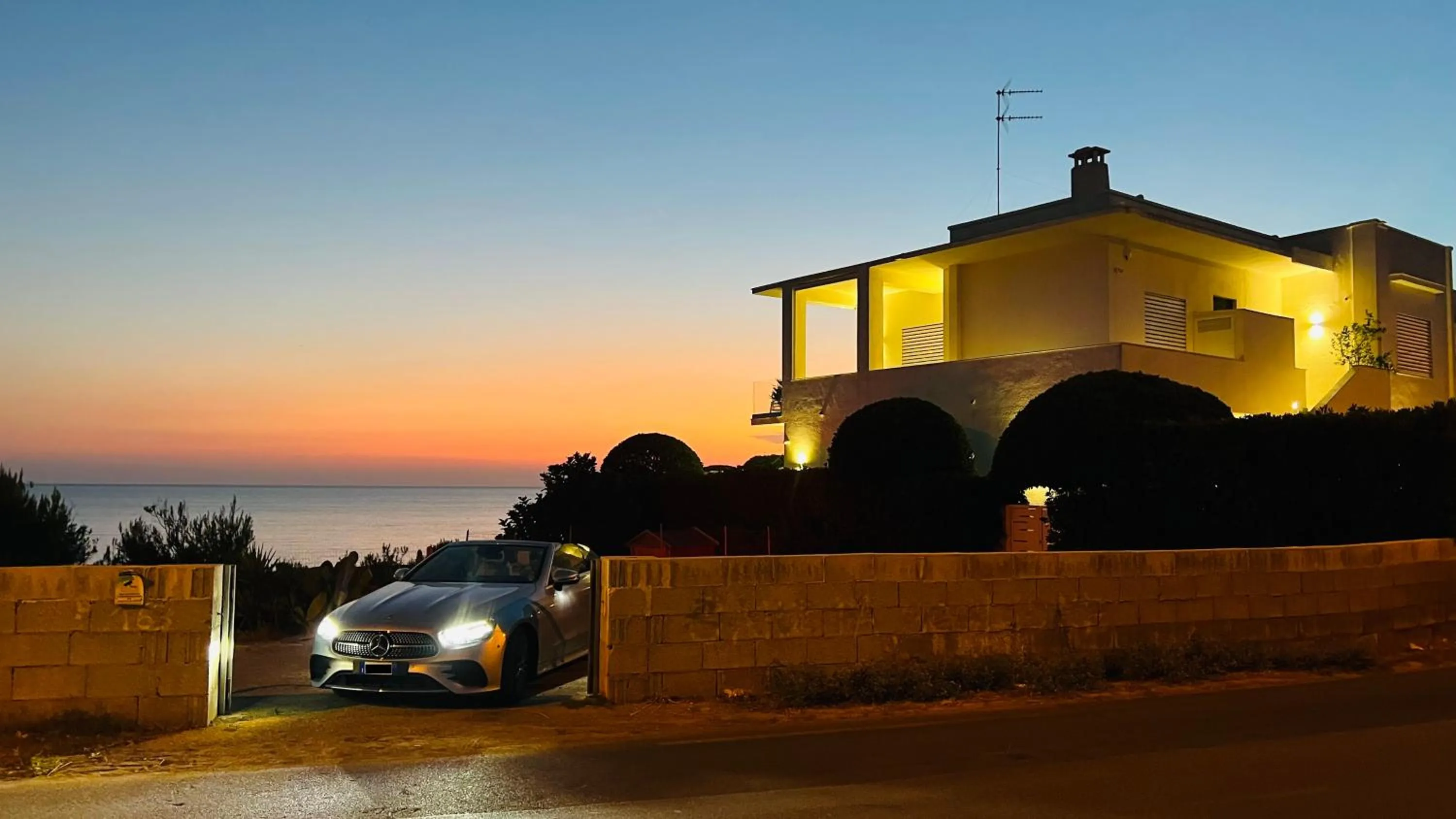 Parking in Sunset Bay