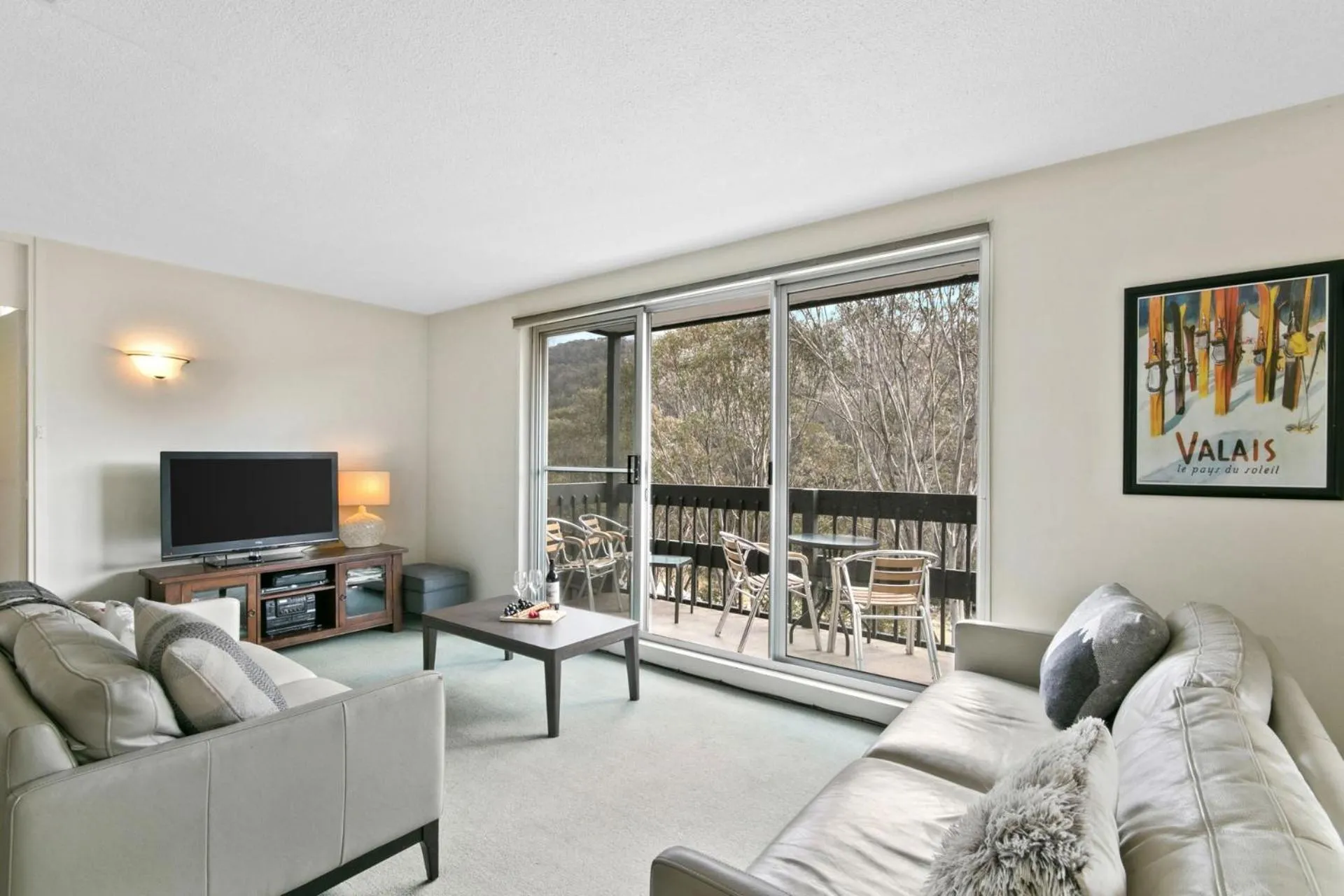 Living room in Bobuck 3B