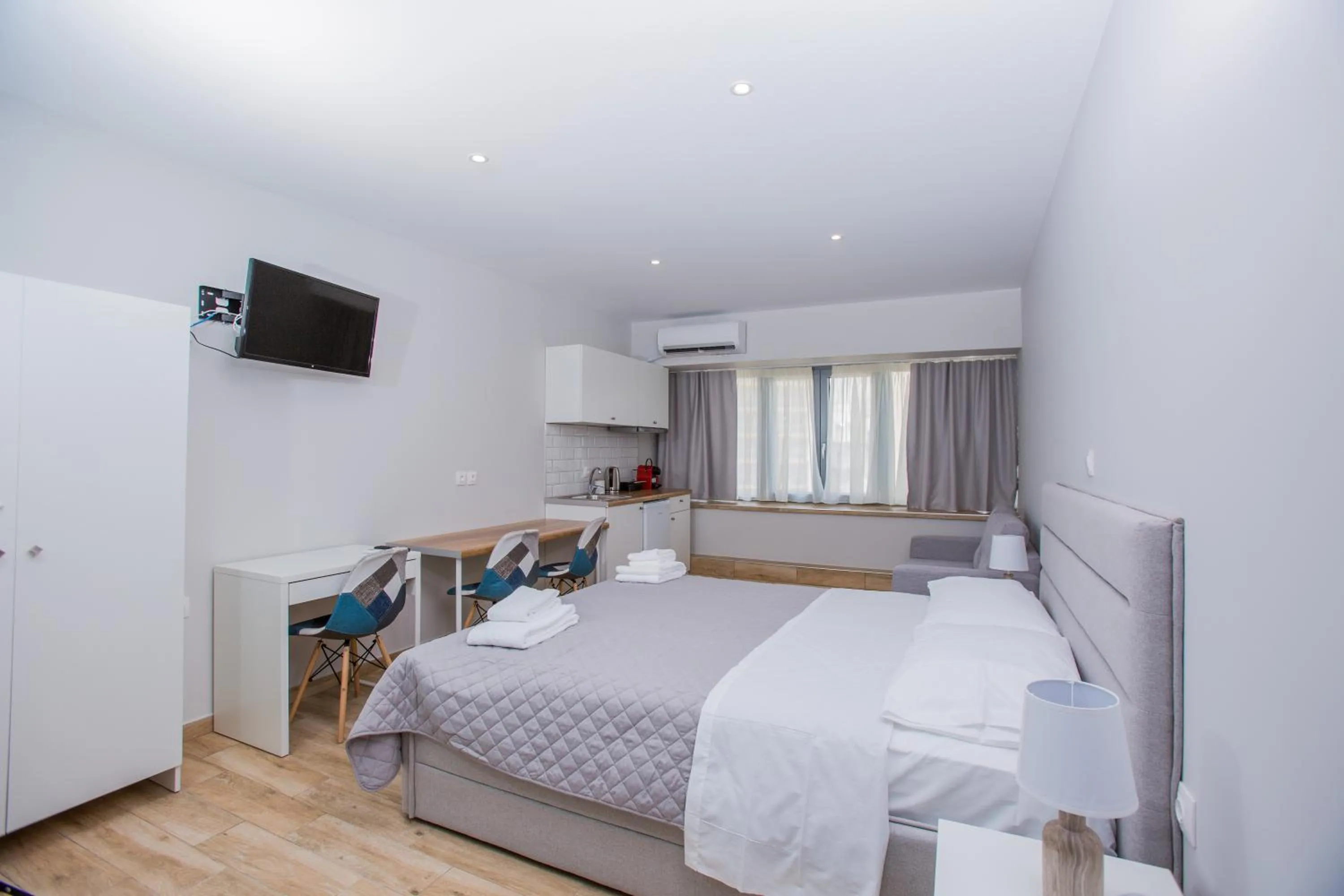 Deluxe Studio in Athens Raise Acropolis Project