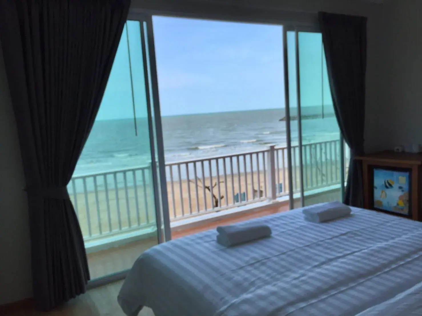 Bed, Sea View in Seaman Resort