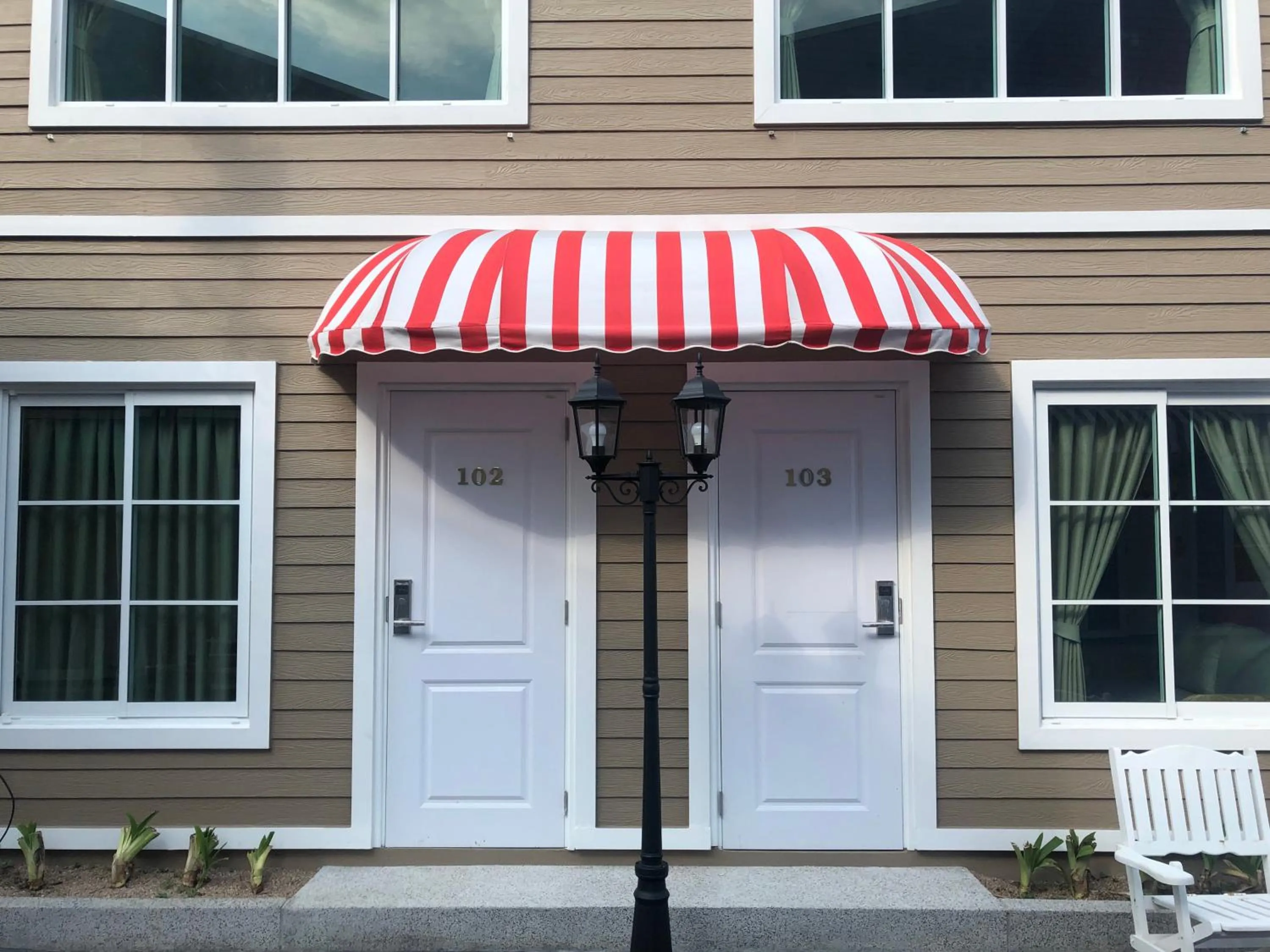 Facade/entrance in Seaman Resort