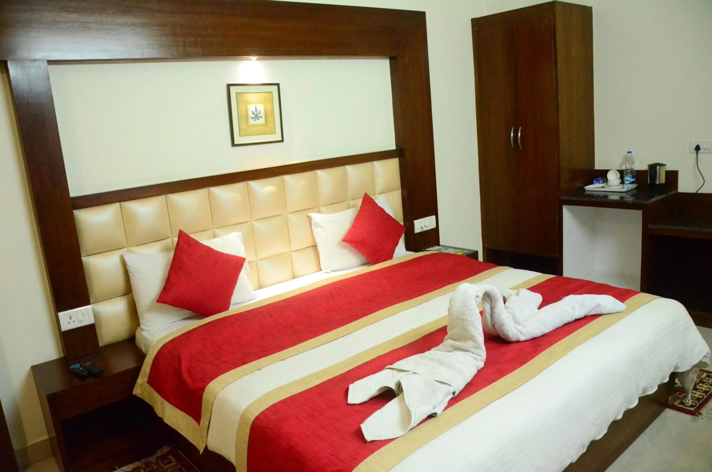 Bed in Hotel Milam Inn