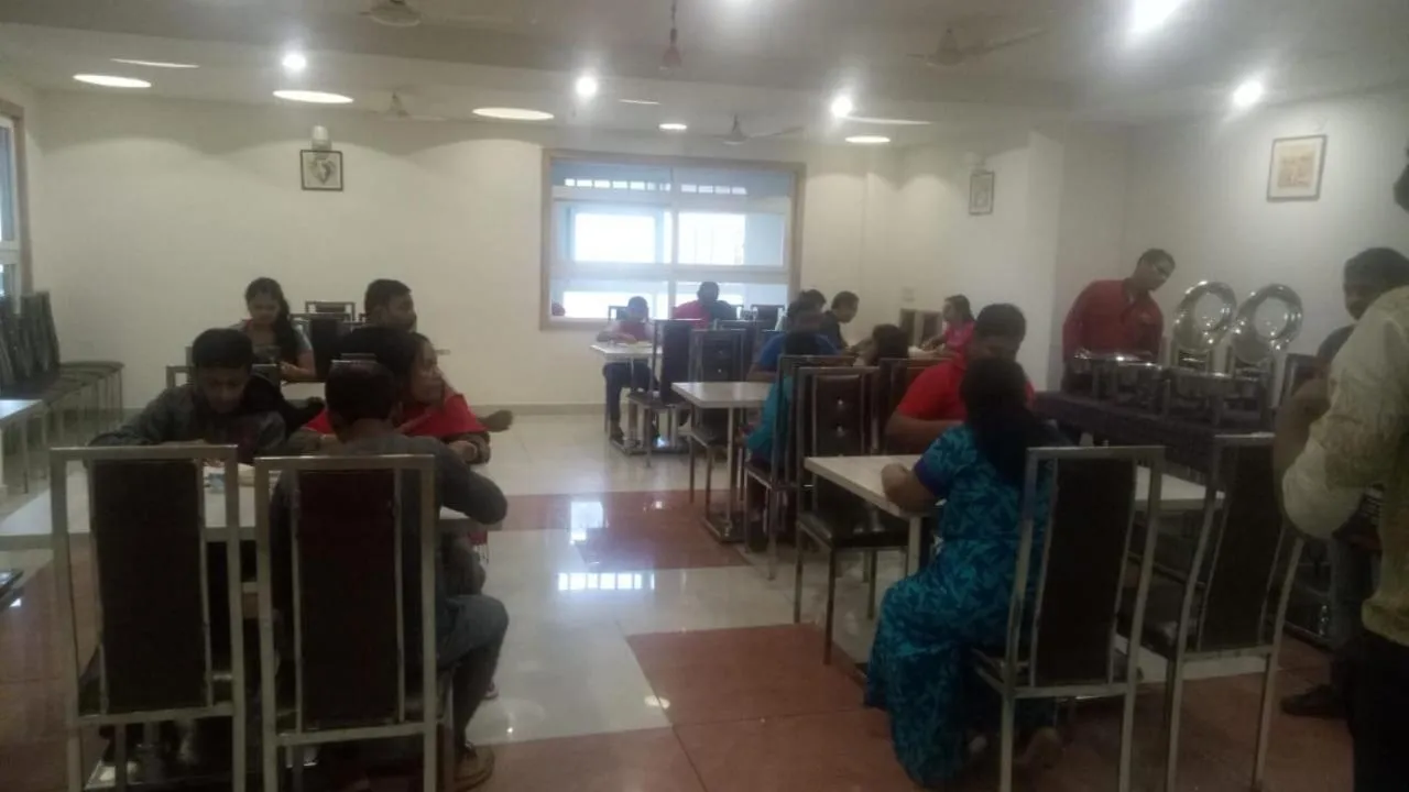 Restaurant/places to eat in Hotel Milam Inn