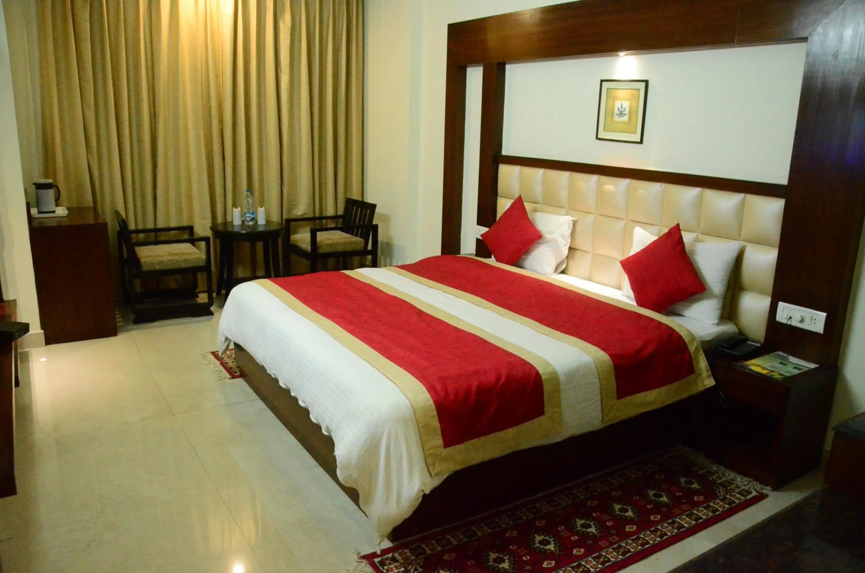 Bed in Hotel Milam Inn