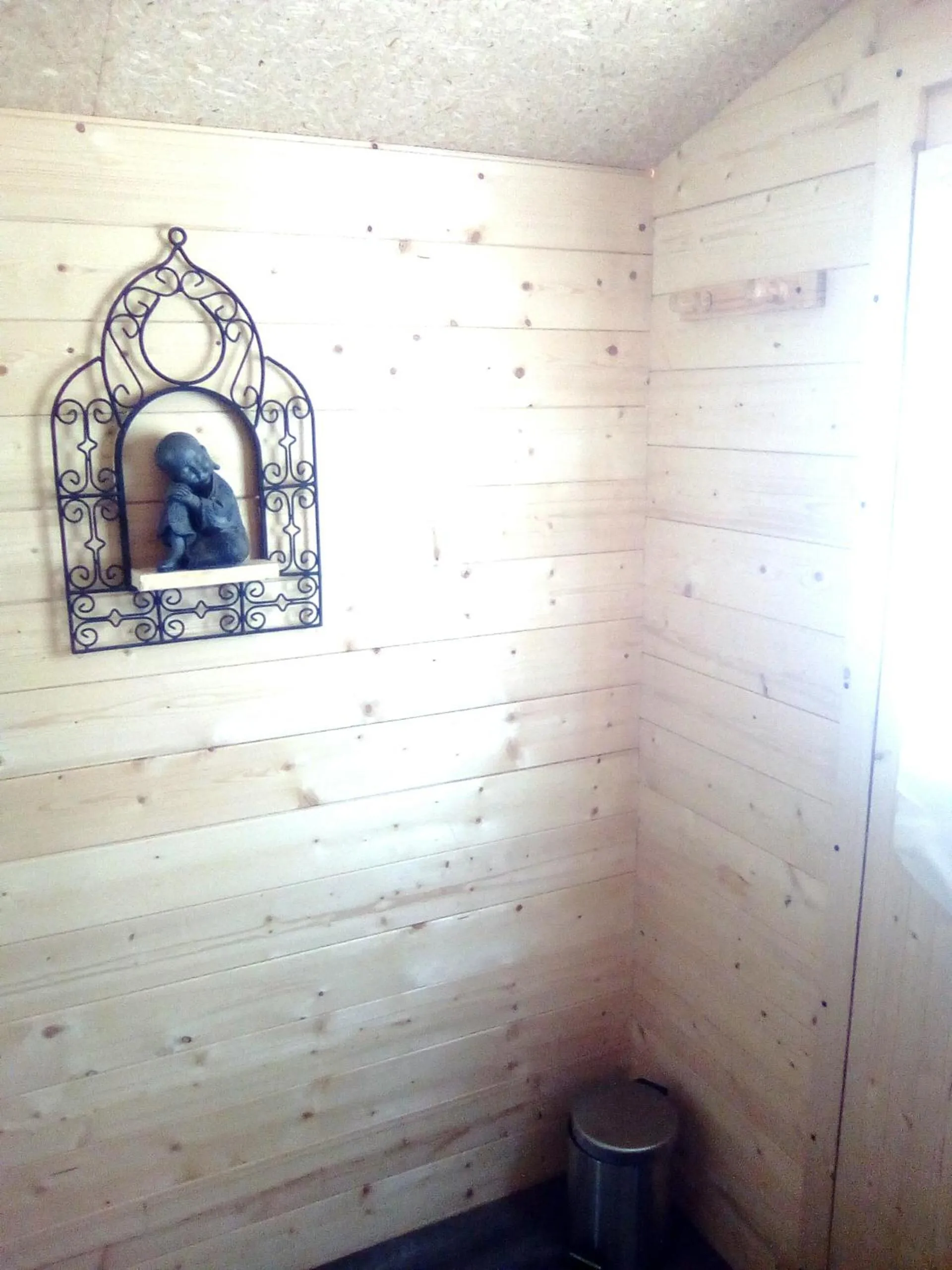 Property building in LES TONNEAUX DE L'EURE LOGEMENT INSOLITE