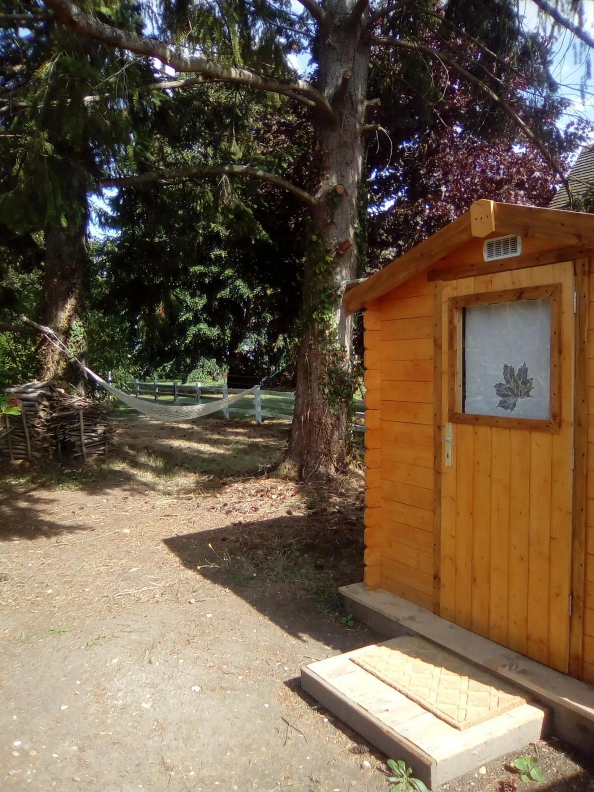 Property building in LES TONNEAUX DE L'EURE LOGEMENT INSOLITE